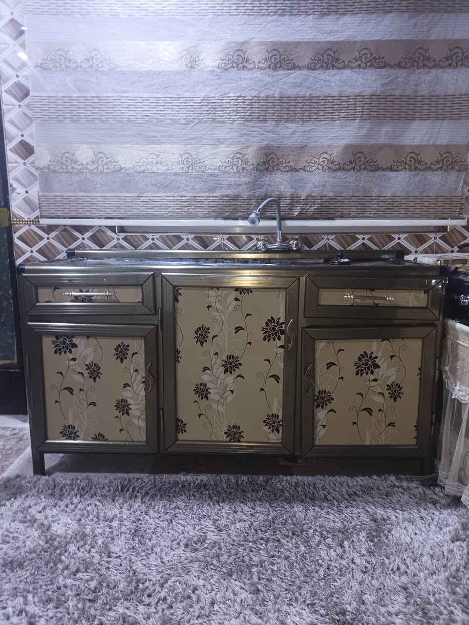 كونتر كامل هوه والسنك السعر 250 وبي مجال بسيط الشراي يدخل خاص او يتصل ***********
