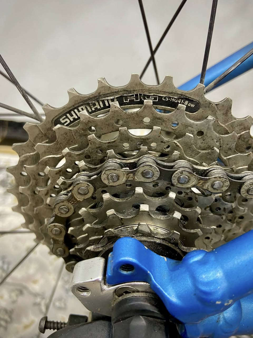 ه هوائية من GIANT نوع السستم SRAM بلكامل الدراجه نضيفة كل برغي موجود بيهة هوة بلادي من الشركه ستر الدراجة جداً مناسب 225  الف للطلب او الاستفسار  على الرقم التالي (***********)
