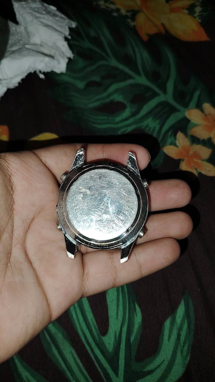 سلام عليكم ساعة بهذا الشكل أصلية كوبي ما ادري حجمها ثقيل للامانه مكتوب عليها كوارتز فحم يرادلها تضبيط عقارب فالتة
12 مع التوصيل


**إذا كنت صاحب هذا الإعلان وتريد حذفه لأي سبب، رجاءا أرسل رسالة إلى الدعم الفني**