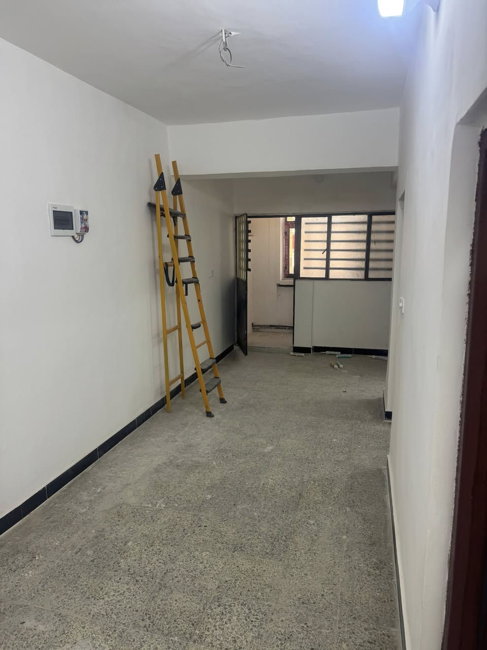 شقه للايجار جديد الشعب مقابل سوك
المدينه

غرفتين وصاله وخدمات 

طابق اول العماره عباره عن ٣ شقق 

معروضه بمكتب الكناني ***********

السعر ٤٠٠ قفل
