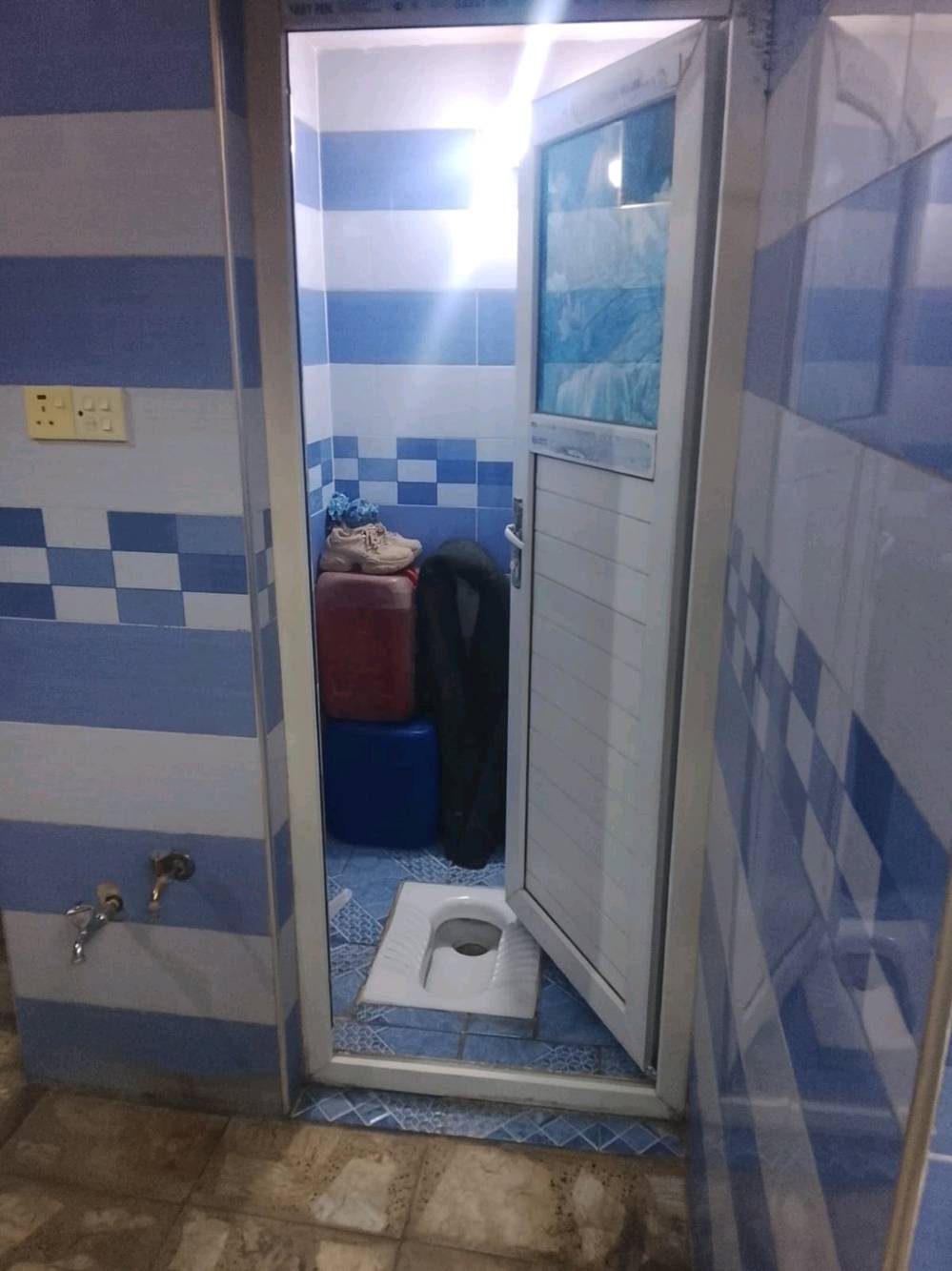 بيت للبيع طابو ملك صرف المساحة 100متر الواجهة 5 ونزال 20 يوجد 3 غرف نوم في حي الرئاسة شارع عشرين خلف سنتر المصطفى ***********