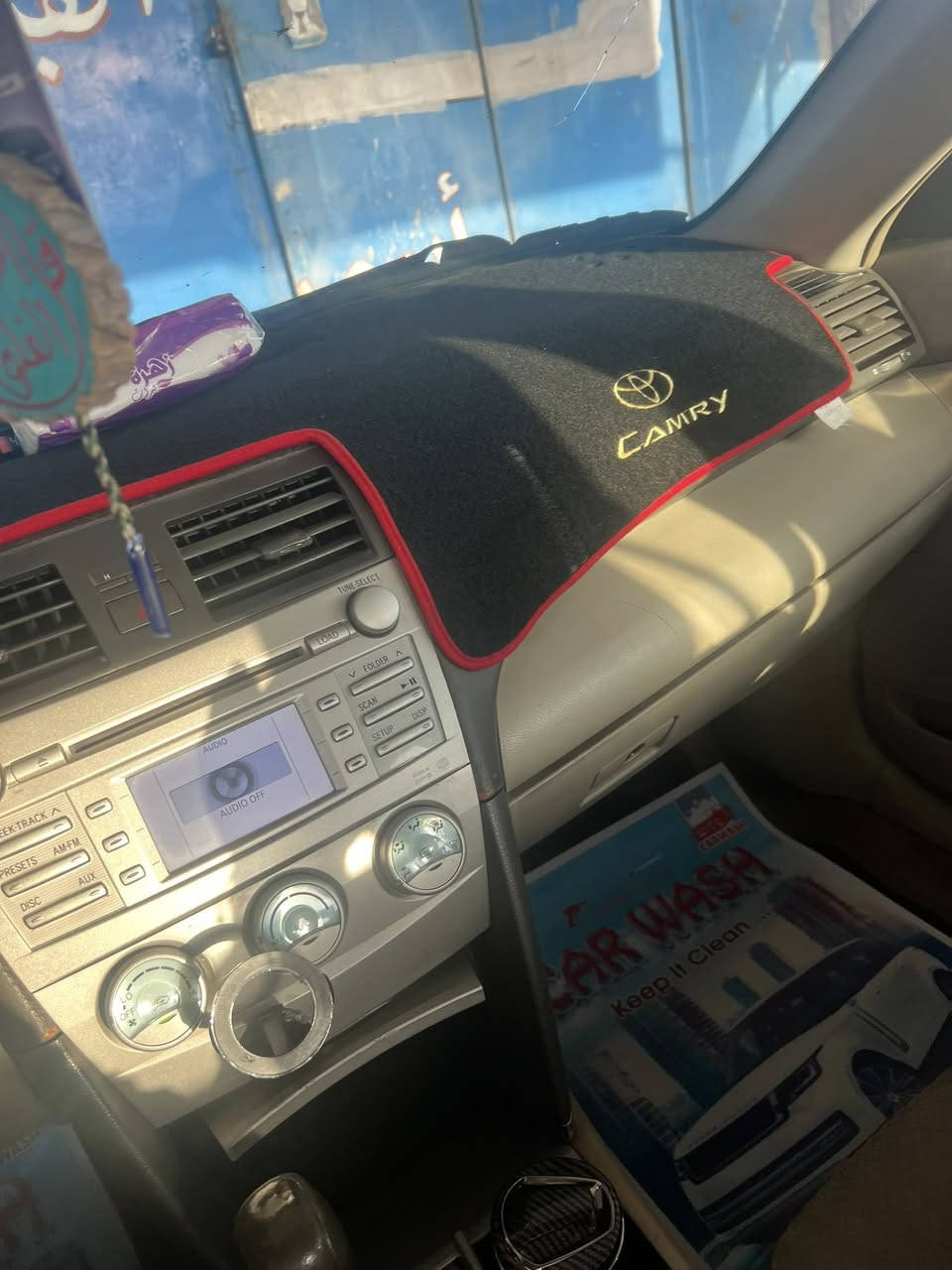 سلام عليكم كامري 2007 وارد امريكي 4سلندر le ماشي 169كير ومكينه خير من الله تبريد ثلج نظيفه نصبتها حلوه كلشي بيها بلادي السياره النقص الوحيد الي بيها فقط تدفئه سلايد بيها السياره مصبوغه حزام مصفره غرامات سنويتها بسمي تايرات نظاف بطارية جديدة السعر 88 مكاني بغداد الغزالية 
***********
