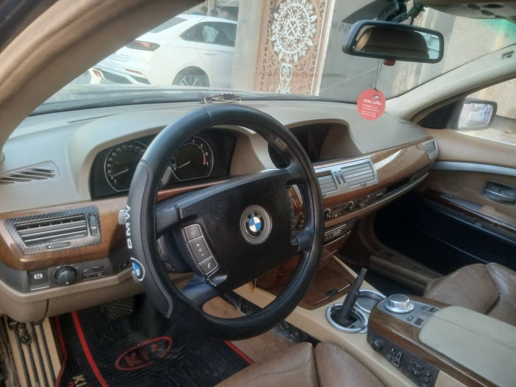 سلام عليكم بي ام باخره ٢٠٠١ محدث ٢٠٠٨ محرك وحجم ٧٤٥ لون نيلي رقم دهوك انكليزي باسمي سنويه ٢٠٢٩ السياره بيها قماره مبدله من التكم شغل راقي جدا سعر ٩٥ بدون مراوس بيع فقط تحويل ثاني يوم مكان السياره بغداد شعب شارع الصحه *********** بغداد, العراق
