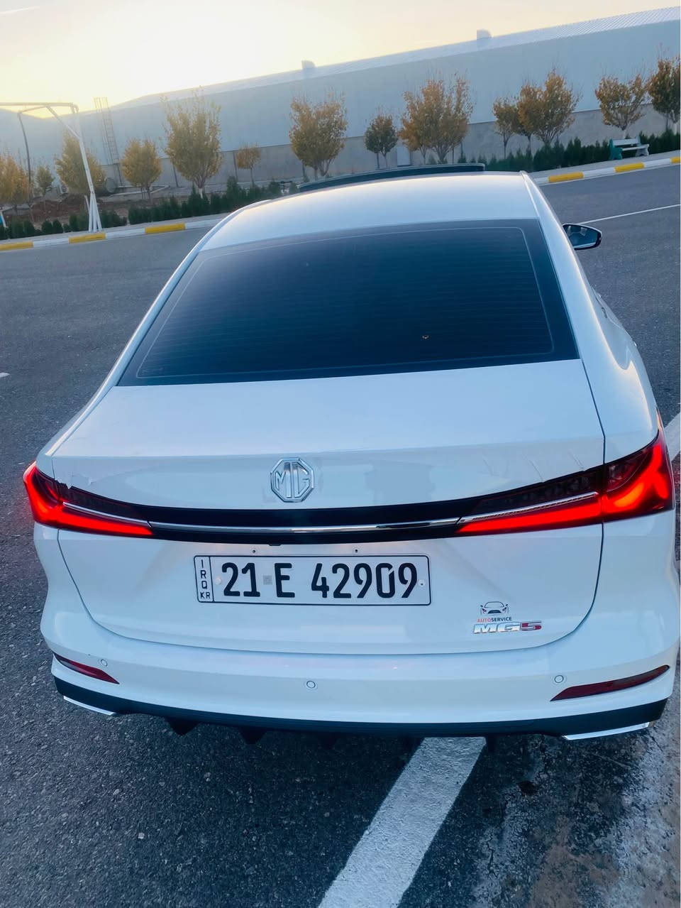 (110)$***********Mg/5/ 2024✅
ئێمجی جیتی 5فول مواسەفات - بۆیاخ تەنک - شاشە بیلادی- بێ بۆیاخ و بێ سارد سۆنەرم داناوە- 25 km رۆشتووە - ئۆتۆماتیک-بەسمە و ئۆتۆ هۆڵد برێک بەسمە -سلایت و دەرگا بەسمە و کامێرای ٣٦٠ - پێشو دوا لید - حاسە - کوشن جلد - دوو مۆدی لێخورین- ئاوێنە کارەبا - ئاوێنە شەفت 
نرخ/ 110 💵
🕹️ شوێن/سلێمانی
📲***********//*********** السليمانية, العراق
