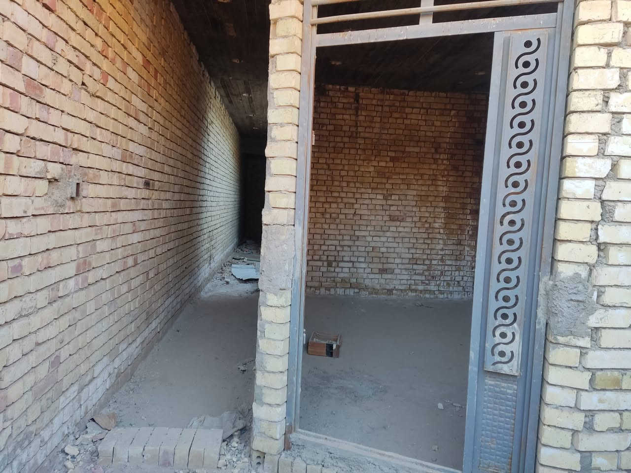 السلام عليكم هيكل 100 متر للبيع كافت خدمات بغداد العبيدي نهيت شارع 20 ***********
