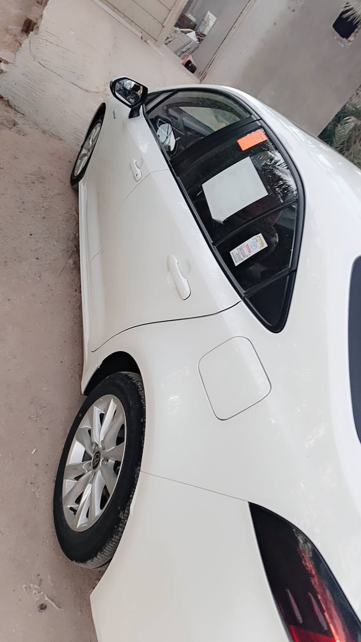السلام عليكم
كورلا هايبرد موديل ٢٣ فول مواصفات بيهه صبغ جاملغ وبنيد فقط بدون حادث ماشية ٣٨ km تريد وكاله او مداور ثاني يوم
السعر ١٢٥ وبيهه مجال
***********
