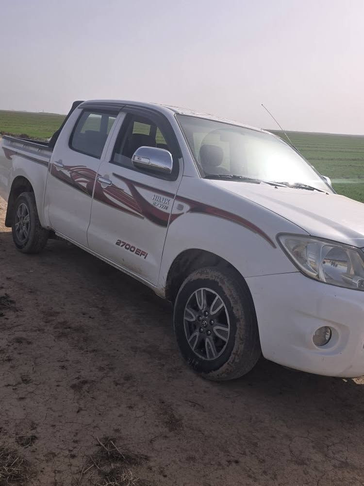 تويو تا هايلوكس للبيع 2010  صونر موجود رقم جديد سعر 173بي مجال ***********
