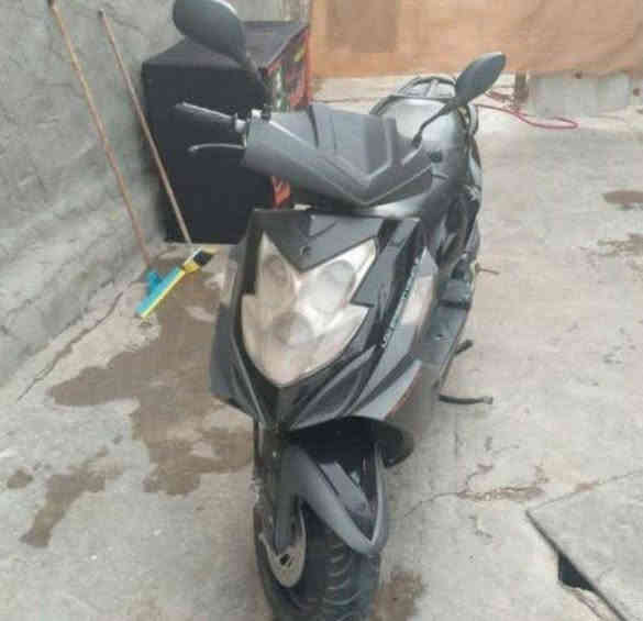 السلام عليكم ورحمة الله وبركاته دراجة للبيع السعر خاص بيها عطل بصيط دكمة مال سلف عطلانة للتواصل ***********
