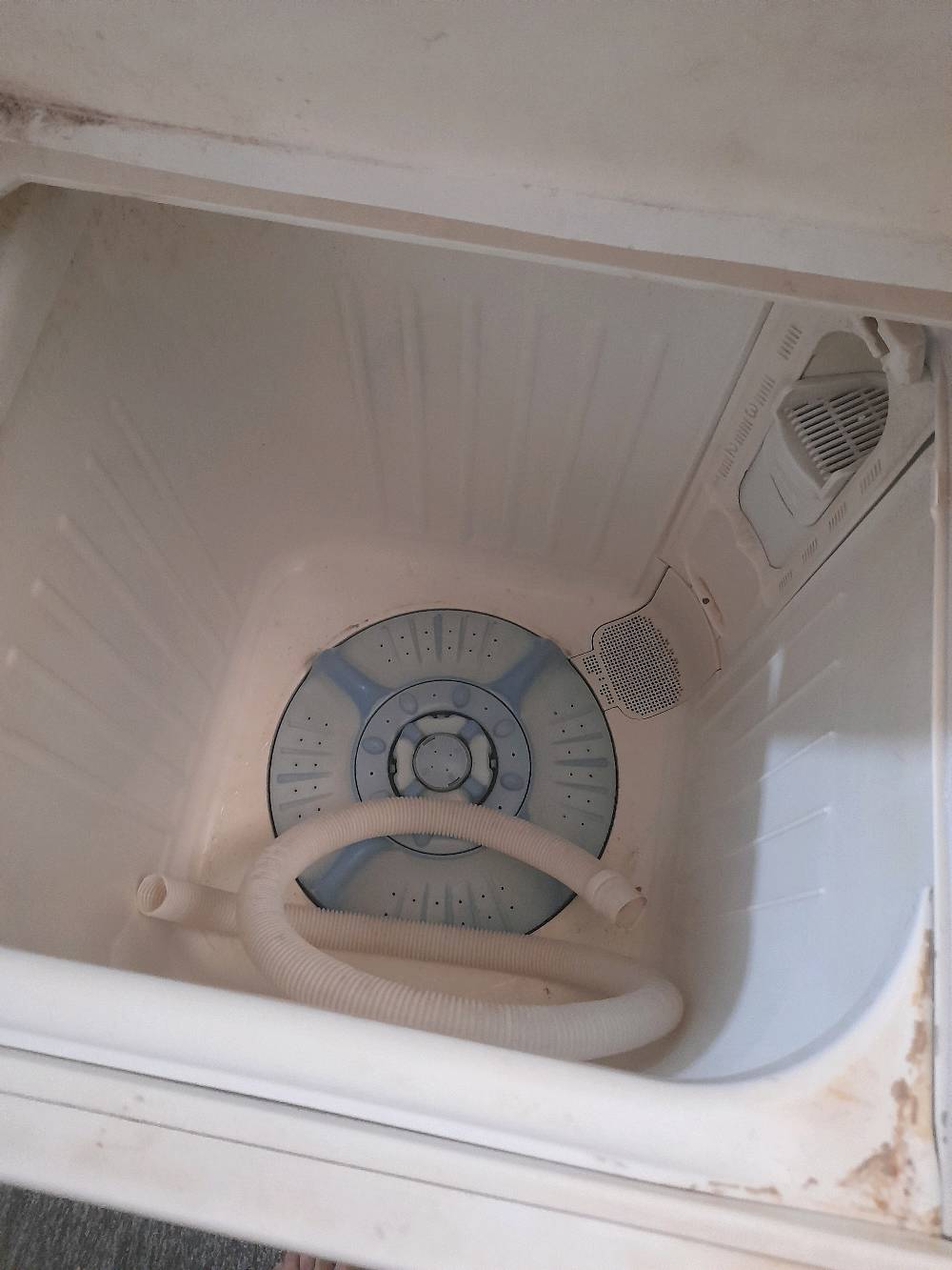 غساله للبيع مكانها بابل ابي غرق
تلفون ***********