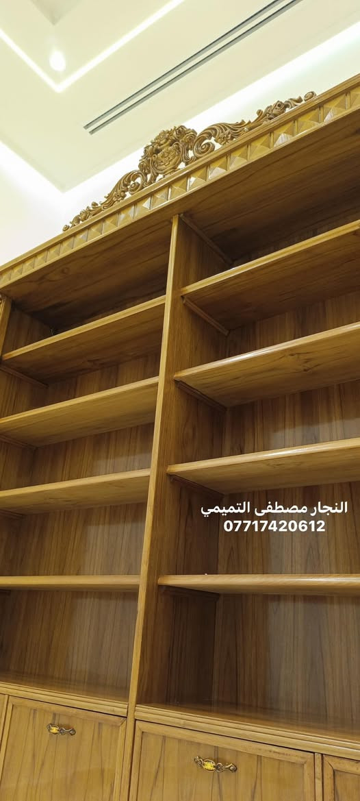 في عالم الخشب، هناك قطع تُباع.. وهناك تحف تُورّث. اخترنا لكم خشب الصاج ليتحدى الزمن، وخشب الزان ليعكس رقي التفاصيل. الجودة ليست مجرد كلمة، بل هي ملمس يدوم." 👑🪚

من اعمالي النجار مصطفى التميمي ***********
بغداد حي اور  مده الفصال 20 يوم
