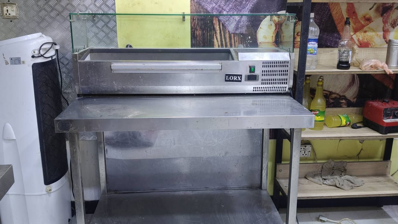 للبيع دكتات مع ساحبات عدد 2 طوله تقريبا بلمجموع 10م  اي واحد يجي يفتحه وياخذه وبسعر مناسب جدا جدا استعمال قليل جديد بعد الاتصال ***********
