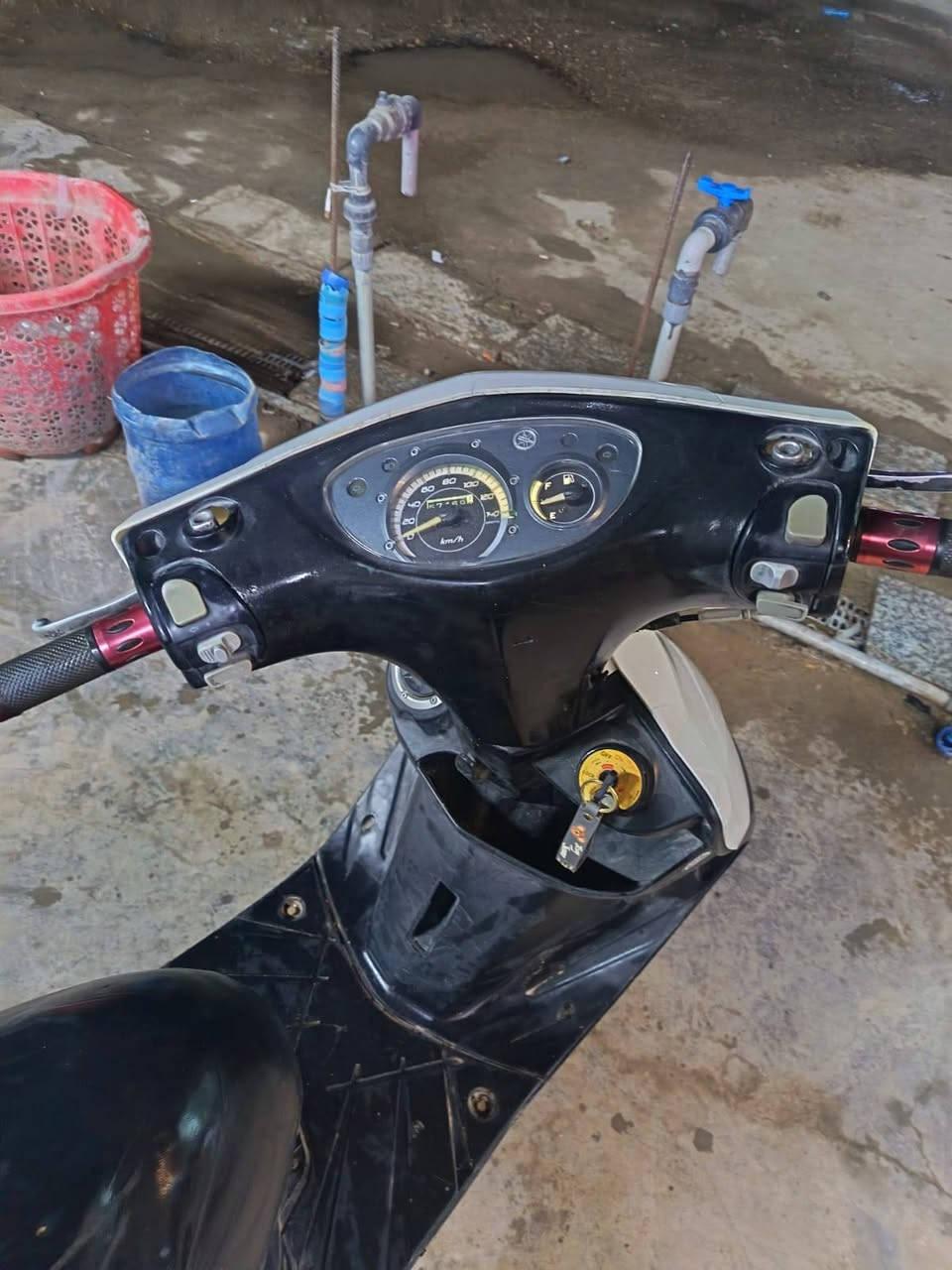 سلام عليكم دراجه ماكس ثعلب للبيع
الدراجه مجفته مره وحده

نقص بيه قبق هندر و يرادله كابريتر فقط

الدراجه بيه كابريتر بلادي بس تكطع

مكاني بغداد الدوره

السعر ٤٥٠  وبيه مجال

اتصل ***********
