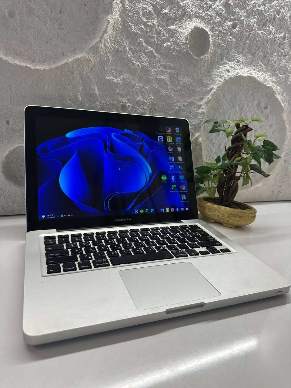 عرض شهر رمضان بسعر الجملة
💻 ماك بوك برو  حجم 13 إنش 💻ب175 الف 
لابتوب Apple MacBook Pro أصلي 100% 🔥

✨ المواصفات:
▪️ المعالج: Intel Core i5 – أداء ممتاز
▪️ الرام: 4 كيكا – سرعة وسلاسة في الاستخدام
▪️ الهارد: 500 كيكا بايت 
▪️ الشاشة: 13 إنش – حجم مثالي للتنقل
▪️ منفذ قرص DVD متوفر
▪️ قابل للتطوير – يمكنك ترقية الجهاز بسهولة
▪️ نسبة النظافة:  90٪
▪️ الجهاز شغال بالكامل مع ضمان شهر من تاريخ الاستلام

🎁 العرض يشمل:
✅ ماوس
✅ حقيبة أنيقة
✅ الشاحن الأصلي
✅ توصيل مجاني لأي مكان داخل العراق

💵 السعر فقط: 175 ألف دينار ‼️
تواصل خاص او ***********
فقط واتساب
