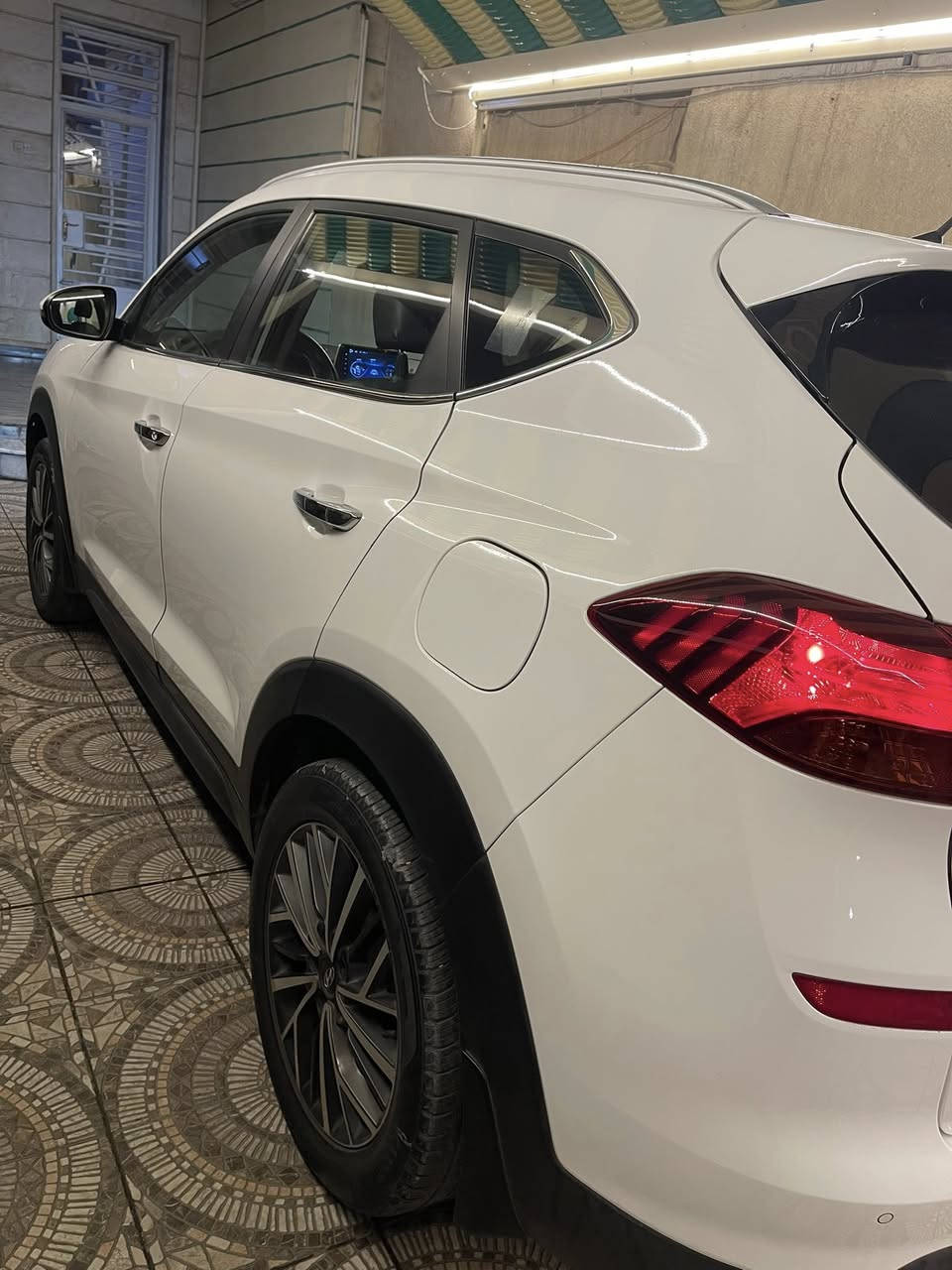 توسان 2020
ماشيه حقيقي 74500
 فول مواصفات عدا البنوراما
باسمي رقم بغداد
حساسات امامي خلفي 
ليد امامي خلفي
 بالمري ومري شفط
اشارات ترحيب باب ومري
كير 3 انضمه 
كير ومكينة كفالة
بصمه 2
سايد بريك برجل
ابل كار بلي 
كامرة امامية وخلفية 
كشنات كهربائيه 2
تبريد قطعتين
لايتات خمس عدسات زنون 
العنوان /المنصور /الداودي  
السعر 20,500$ 
للاستفسار التصال على الرقم 
 ***********
