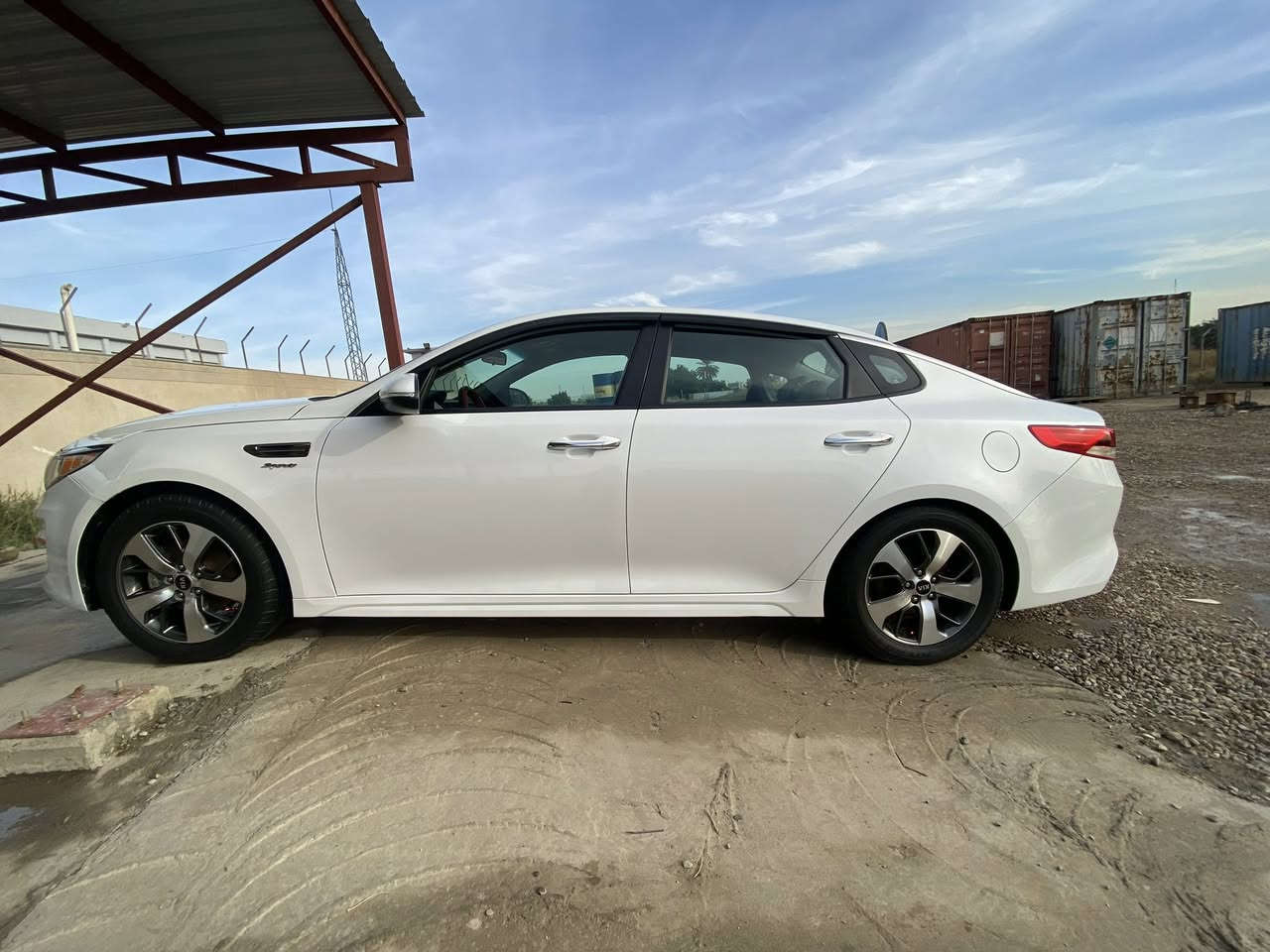 مرحبا تخم ويل كب حجم 17 وتخم تايرات كلش نظيفات حجم التاير 225/55/17 قيم واخذ وهذا رقمي ***********
