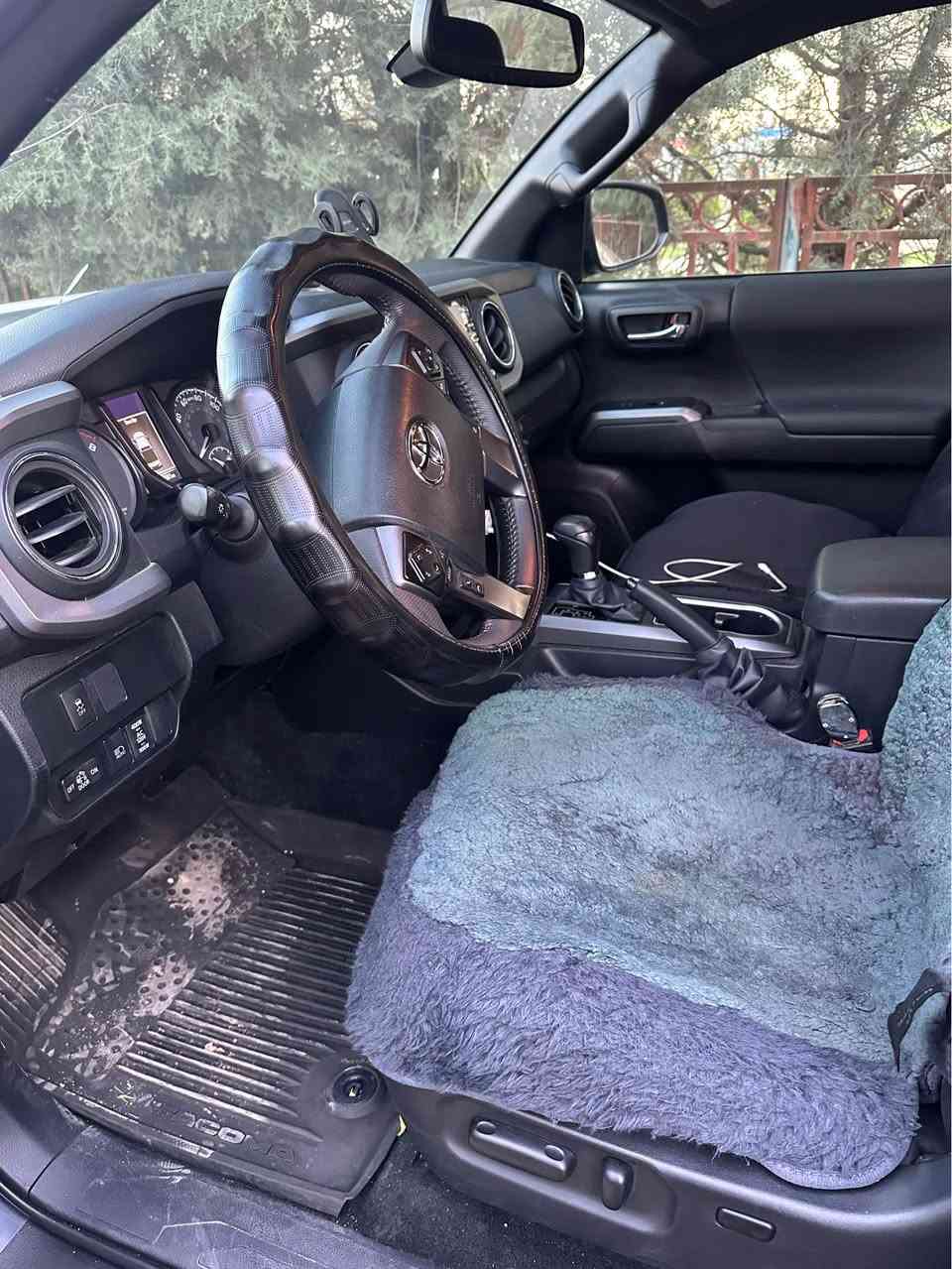 تويتا تاكو ما موديل 2023v6
سه ياره كه يه ك ده سته لاى خوم ره قه م كراوه 
فول مواسه فات به س سلايت نيه 
به سمه شه خال كاميرا 
يه ك بارجه بوياخ بي ناو گردن 
سه نه وى به ناو خومه وه يه تاكو 2030
ده فته رى بانزينى هه يه 
به شه رتى گير مه كينه مه كينه ى نه كراوه ته وه 
23هه زار روشتو وه 
***********
*********** شمشمل, السليمانية
