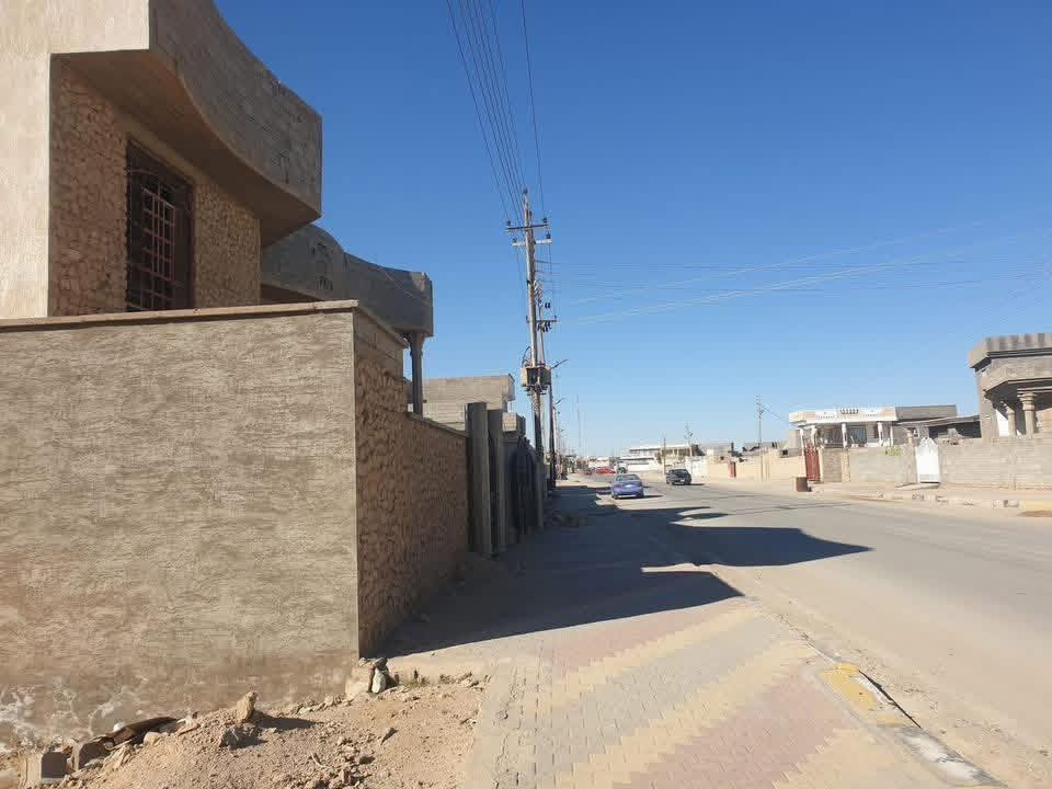 بسم الله و صلاة على رسول الله 

دار للبيع طابو صرف خلف ساحة الغاز 
على الشارع المؤدي الى دار الشيخ محمد الفتيح
يتكون الدار من طابقين 
الطابق الأول 
هول +استقبال +غرفتين +مطبخ حار بارد
+الأرضية صب خشن +البيت بالكامل سطار 
+مجمع صحيات داخل خارج+حديقة + تسليك كهرباء سيمنز بالكامل + تأسيس المجاري 
الطابق الثاني
خمس  غرف +صحيات +السطح كامل شتايكر 
المساحة (400)متر نقص فقط بياض و سيراميك 

تصميم على ايد مهندس ڤله مصغره
تعال شوف وقيم البيت ميتقيم بلصور
السعر على الخاص

لاستفسار ⤵️

‭***********‬
