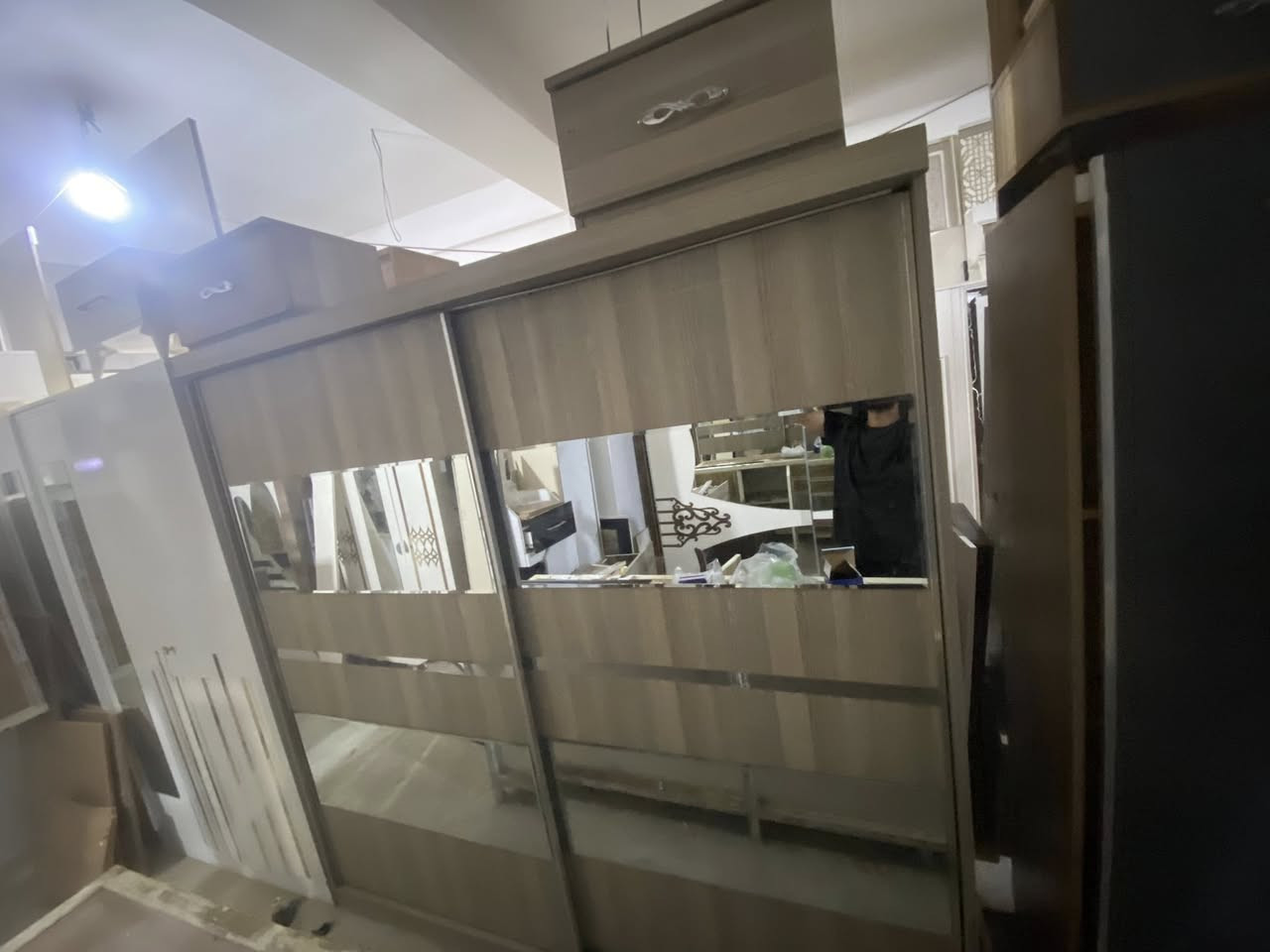 السلام عليكم غرف نوم لبيع نضافه. مكان تكريت حي العصري نهايت شارع البلديه يم أسواق البركه الرقم ***********بي واتساب

