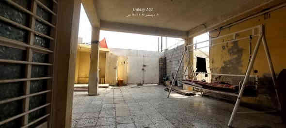 السلام عليكم دار للبيع مساحة ٢٠٠طابقين بناء طابوق يحتوي على ٣ غرف استقبال هول مطبخ ترك خلف البيت وبجانب البيت السعر ١٠٠ بي مجال الاتصال ع الرقم *********** حي الزهراء مقابل ثانوية الانتصارات
