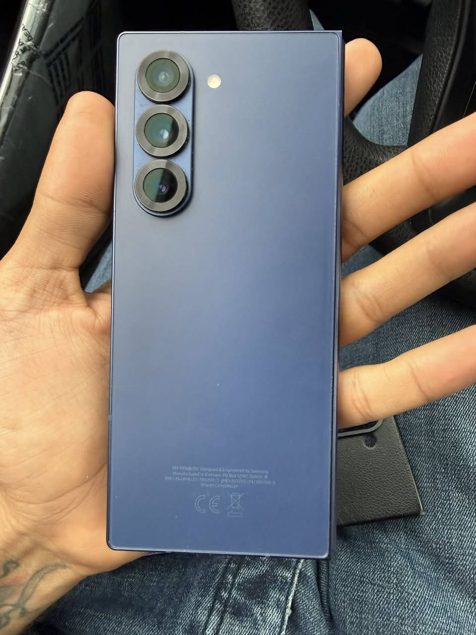 Z fold 6 للبيع جديد شخط مبي بس كارتونتة ماكو وتجي تاخذة من باب بيتنا بس كارتونة عندي ضايعة وسعره قفل ٩٥٠  الف مكاني بغداد واتساب موجود ***********
