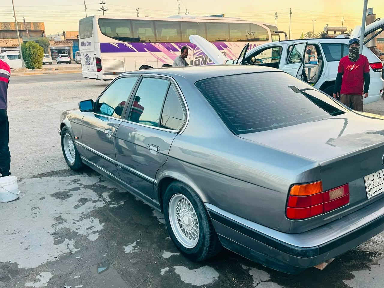 يا الله السلام عليكم
بي ام 525 اصل  مكينه مفتوح 

كير جدييد قبل كم يوم شديته 

كارن جديد حاويه 

فيتبم بلكات كله جديد

سياره تعمير جديد 
تبريد شغال ثلج 

بيها ضربه بجم مبدلين البجم كله مشتغلي درجى اولي 

بيها نواقص جدآ بسيطه 

مكان السياره بابل 

مالكها يريد تحويل 

السعر 32 وبيها مجال 

الصور اليوم مو قديمات يعني 

***********
