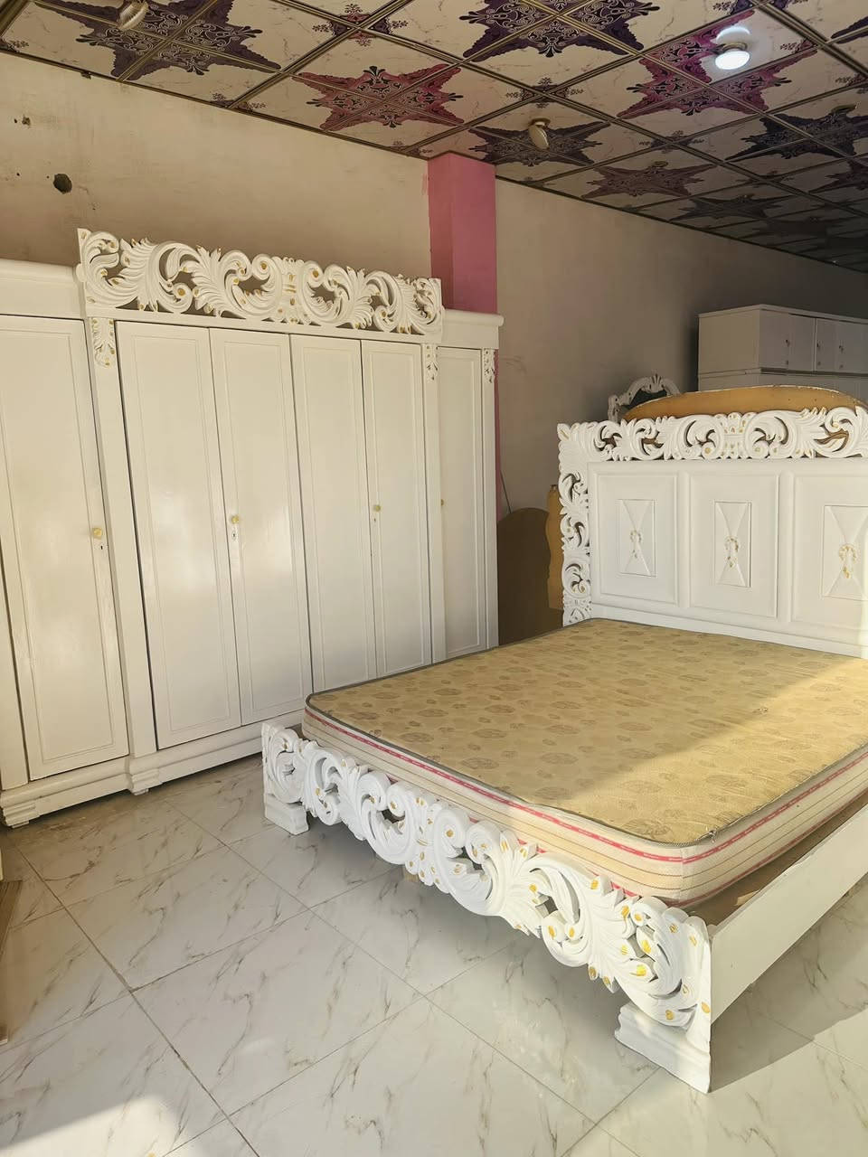 ￼ غرف نوم كويتي للبيع عنوان المعرض بصره زبير يوجد خدمة توصيل هذا رقم تلفوني *********** واتس
