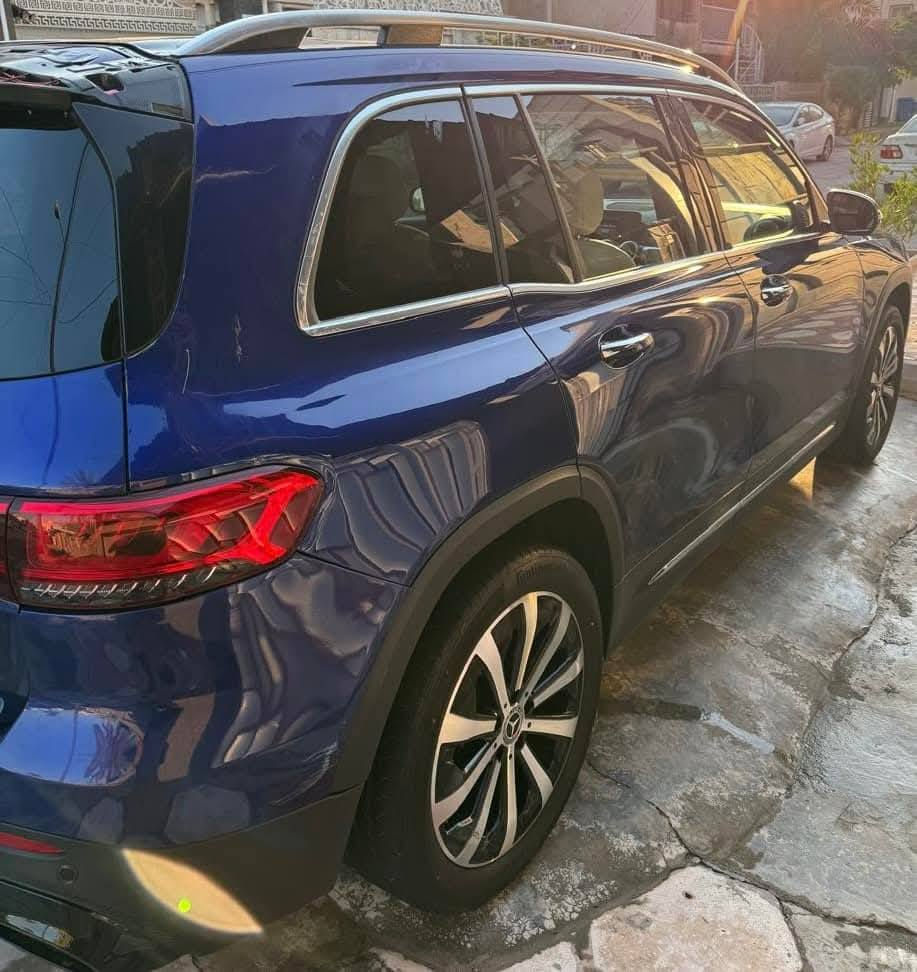 فول فول مواصفات بارنوما أوتو بارك
السياره في /-  بغداد / الرقم اربيل 
التفاصيل والمواصفات /
بانوراما عل طول السقف 
نظام Auto parking للاصطفاف وركن السياره
رادار امامي مانع التصادم  يظهر التحذير في وسط الشاشه الامامي عند اقترابك من اي سياره بصوره مفاجئه
رادار الجانبي في المرايات الجانبيه 
رادار  خلفي ياخذ بريك عند الرجوع وعدم الانتباه 
الدشبول الجديد والشاشه دشبول الاماميه متغيره بيه عده اختيارات تكدر تغير شكله حسب نوع القياده الي تختارها 
صندوق خلفي كهرباء دكمه 
قيادة رياضيه 
قياده اقتصاديه 
قياده المريحه 
اضائه داخليه في الدشبول64 لون متغير  في الابواب والدشبول شي عجيب وراقي وبي اختيارات عديده للالوان 
كامرات محيطيه  360  درجة. عدد 4
 امامي وجانبي عل كل مراية وخلفيه وطبعا تظهر بل الشاشه الوسط 
حساسات محيطيه 360 درجه  عل كامل زوايا السياره اي اقتراب مركبه اوشخص راح تنبهك 
نظام ال ECO خاصه في الازدحامات والترفيك لايت  
كشن السائق والسكن هيتر ثلاث درجات
طبعا الستيرن كله لمس كل الاوامر الي بل سياره الاختيارات لمس 
انظمة قياده اقتصادي ومريح ورياضي ورياضي + وفردي 
شاشه وسطيه مع كافه الاوامر والخيارات لسياره 
سايد بيرك كهرباء دكمه 
كير رياضي شفتات بل استيرن 
دوسات كتابه مرسيدس ليد اضائه بل دوسه 
طبعا نظام الاضائه عجيب مع الشكل الجديد للعدسات الاماميه لمرسيدس الشكل الجديد
نظام صوت بل السياره Burmester
كاعيات الشركة بلادي وياها 
دهن وفلاتر جديد 
جام مضلل خلفي بلادي مع السيارة
وبعد بيها هواي مواصفات معروفه بالمارسيدس 
حادث سياره جاملغ خلفي وجنطه فقط يعني قطعتين صبغ ومكان صغير جداً بار
السعر220 وبي مجال
جميع التفاصيل خاص


**إذا كنت صاحب هذا الإعلان وتريد حذفه لأي سبب، رجاءا أرسل رسالة إلى الدعم الفني**