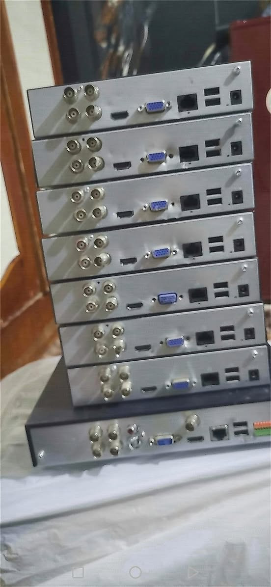 17 كامره
فحصتهن ما اشتغلن 
+  8 أجهزه دي في آر
شغلات بس ما يعرضن صوره على البلازمه
+  جهازين دي في آر طافيات
قيمهن واخذهن بما يُرضي الله


**إذا كنت صاحب هذا الإعلان وتريد حذفه لأي سبب، رجاءا أرسل رسالة إلى الدعم الفني**