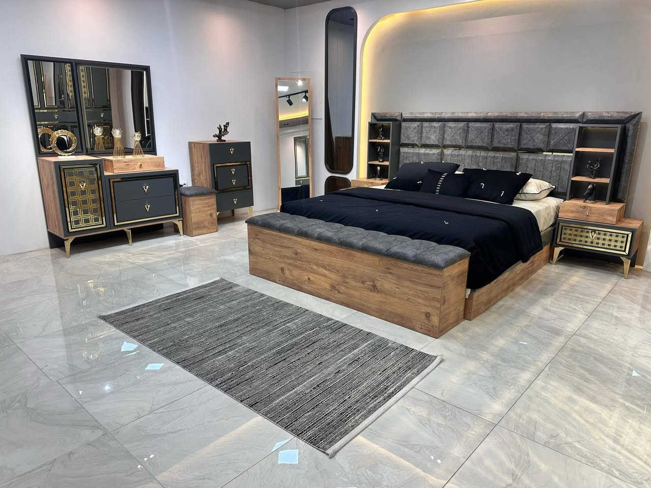 🏛️ الأناقة العصرية: موديل "ميونخ رصاصي" (MUNICH) 🏛️
حصرياً لدى جمعية التراث - الرمادي
موديل يجمع بين التصميم الألماني الحديث والمتانة الفائقة (10 قطع كاملة).
💰 تفاصيل السعر:

• نقد: 1,800,000 دينار.
• أقساط: 2,300,000 دينار.
• القسط الشهري: 140,000 دينار.

📐 أهم المواصفات:
• ◽ الكنتور: ملحق ضخم بطول 3 متر و40 سم.
• ◽ الظهر: بلوك سمك 8 ملم (أقوى وأمتن أنواع الظهر).
• ◽ السرير: مزود بـ مخزن ومساند تقوية إضافية.
• ◽ ميز التواليت: قياس ملكي (180 * 130) سم.
• ◽ الملحقات: نرمادة وسكة رادو ألماني أصلية.
• ◽ التثبيت: نظام برغي وجوي حديد 🔩.

📍 العنوان: الرمادي - التأميم - القادسية الأولى - شارع النخيل (مقابل محطة النخيل).


**إذا كنت صاحب هذا الإعلان وتريد حذفه لأي سبب، رجاءا أرسل رسالة إلى الدعم الفني**