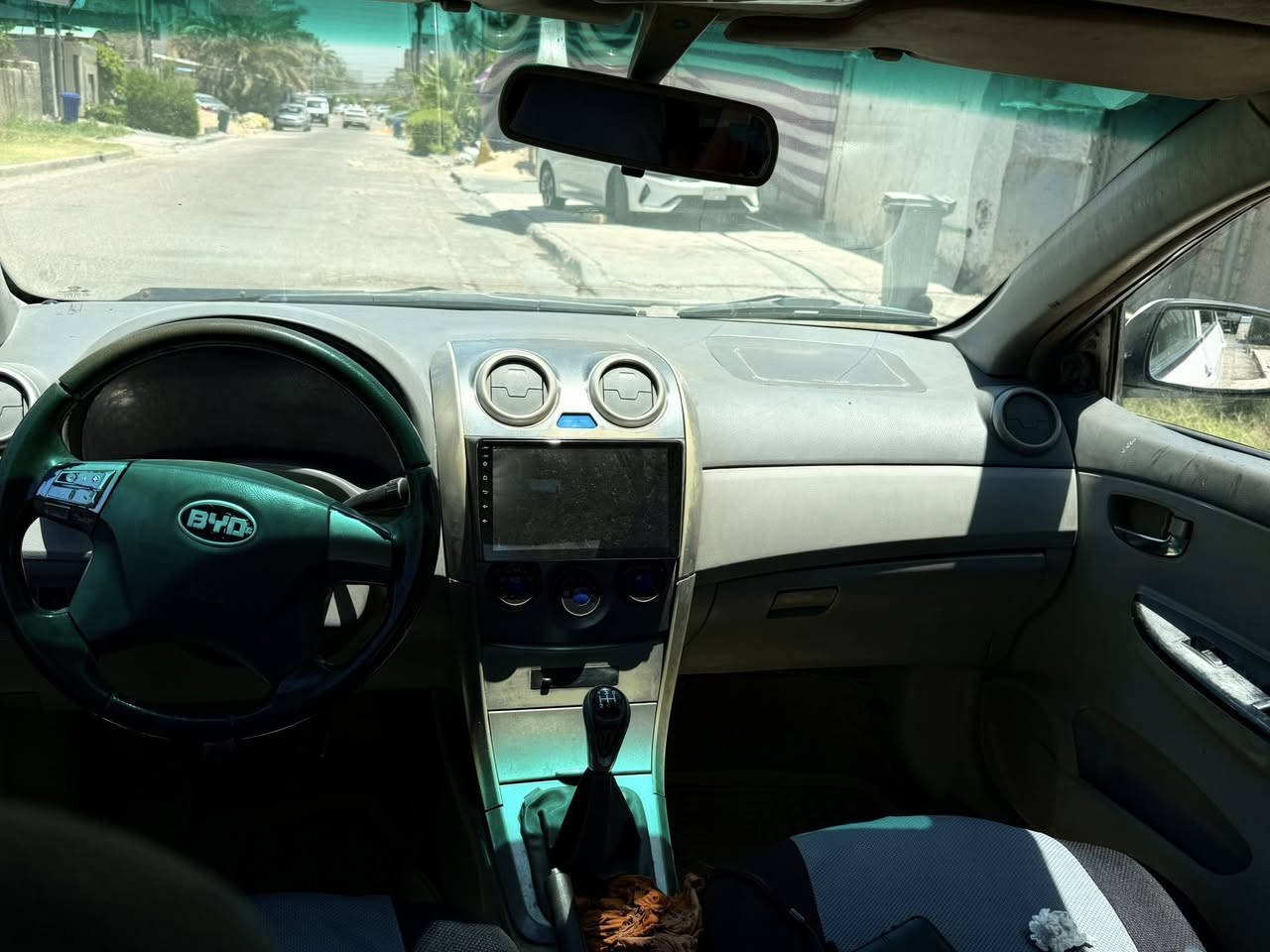 للبيع: BYD G3 موديل 2013 
السيارة  رقمها بغداد جديد 
باسمي تحويل ثاني يوم 
المواصفات:
بصمة تشغيل وأبواب.
فتحة سقف (طكتين).
كشنات جلد بلادي.
تحكم ستيرن.
تخم تاير جديد 
حداديه كامله 
سياره جاهزه 
حساسات خلفية بلادية + إشارات بالمرايا.
تخم تايرات جديد.
المحرك خير من الله 
 والكير مابي شي 
 والتبريد يرادله صيانه وغاز
بيها 3 قطع بنيد وجاملغ وباب   بدون دواخل 
الشراي يجي و يشوف و يدلل 

عامريه شارع العمل الشعبي 
***********السعر:45 ورقة وبيها مجال]
