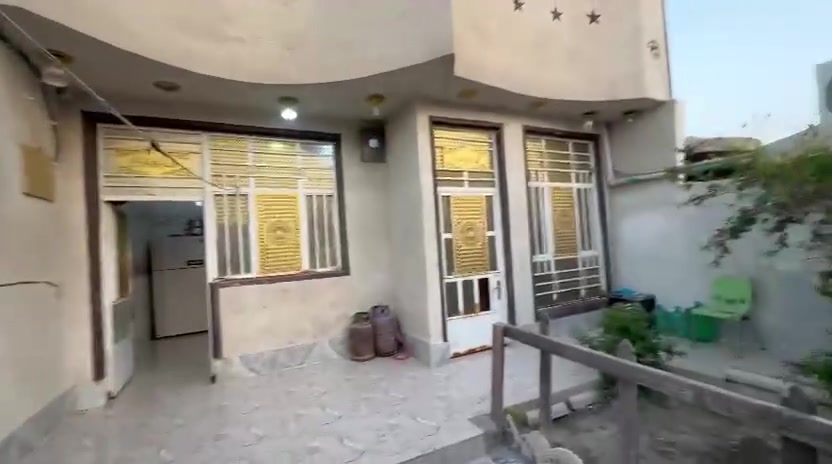 دار للبيع مساحته ١٤٠متر🟦 نضيف🟥 
يحتوي على غرفة نوم بالطابق الارضي ومطبخ واستقبال وصحيات داخليه وخارجيه والقاط الثاني غرفة نوم ماكاملة بناءها وكراچ وحديقه 🟦 

السعر٤٨مليون قابل للتفاوض🟦
📍العنوان الكوت_حي الحكيم_الوائلية سند ٢٥ قريب الشارع وقريب الصب وخدمات ماء ومجاري 
🈷️*********** للاتصال على هذا الرقم
