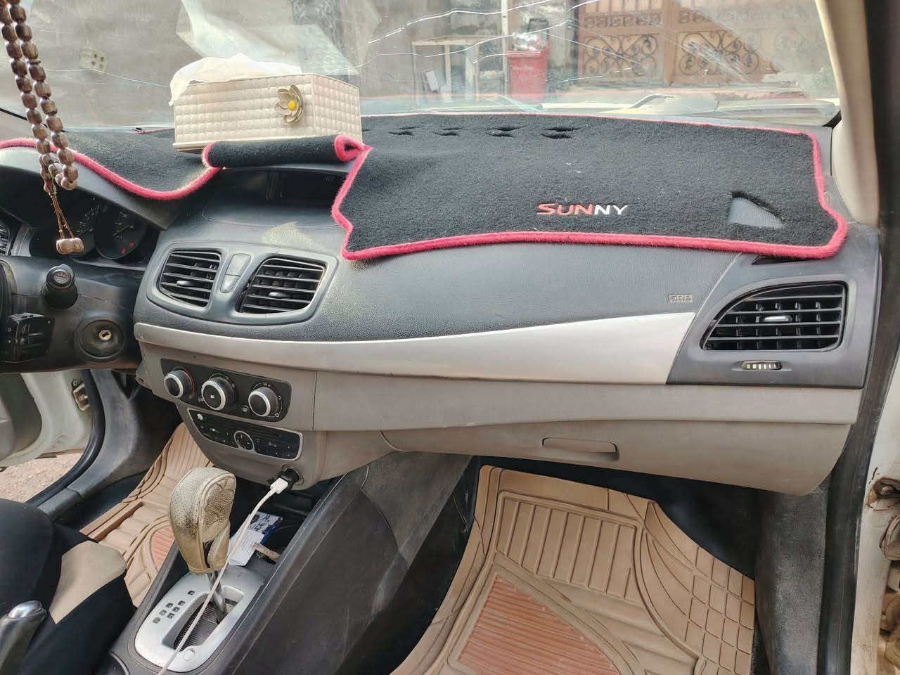 السلام عليكم للبيع رينو فلونس 2012 رقم بغداد باسمي مصبوغة حزام محرك كير حدادية مضبوطه تبريد نقص غاز السعر 45 للأستفسار ***********
