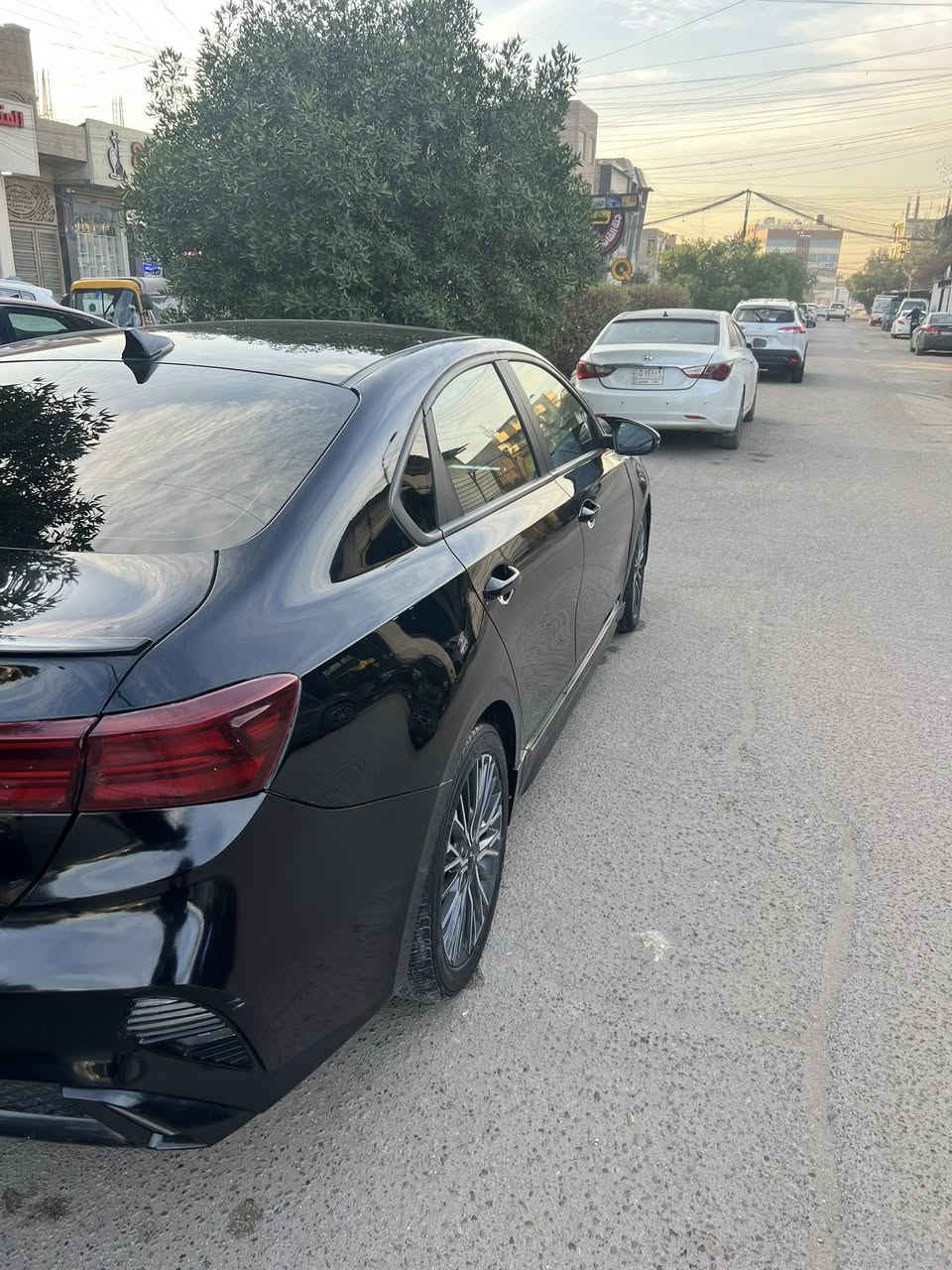 السلام عليكم 
فورتي GT Line فول مواصفات موديل 2024
فتحة 
بصمة 
شحن لاسلكي 
رادارات 
اشاير مري
تشغيل عن بعد
هواية مواصفات 
ماشية 
11 ميل
حادثها موجود بالصور 
كلها راجعه بارد بدون اي صبغ بس مروجة كدامك صورها 
كير مكينة مكفوله كفاله عامه
دواخل مكفولة لا لغد ولا شاصي ولا أي دواخل 
أيرباك دركة فقط 
سعرها ١٤٧ قفل 
رقمها بغداد بأسمي
*********** واتساب موجود
