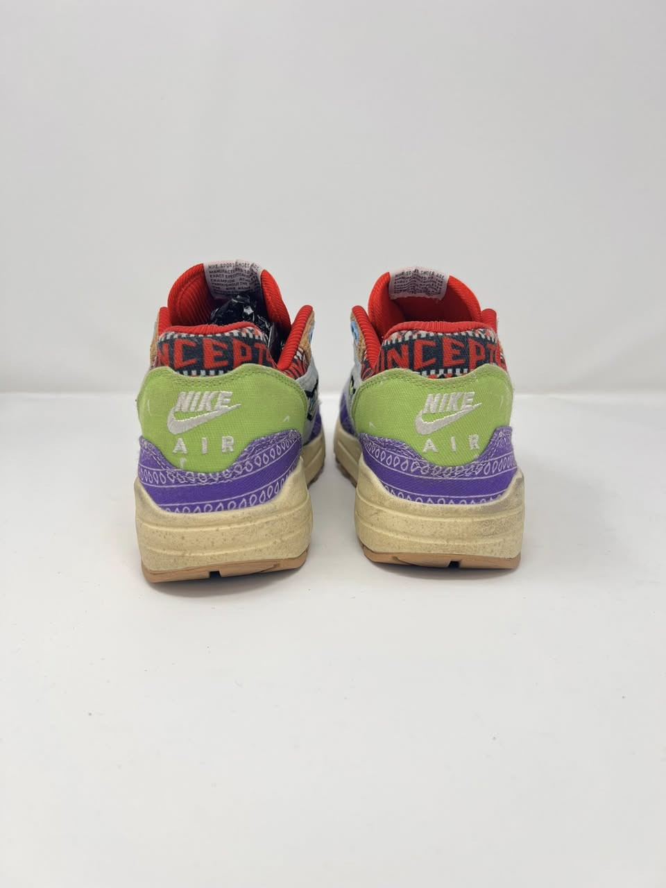 Nike air max mellow 
باله فيتنامي  قياس 41(26سم) ، مستعمل نظافه 95%, القطعه قمه في الجمال، السعر 25 الف دينار ، يوجد توصيل جميع المحافظات


**إذا كنت صاحب هذا الإعلان وتريد حذفه لأي سبب، رجاءا أرسل رسالة إلى الدعم الفني**