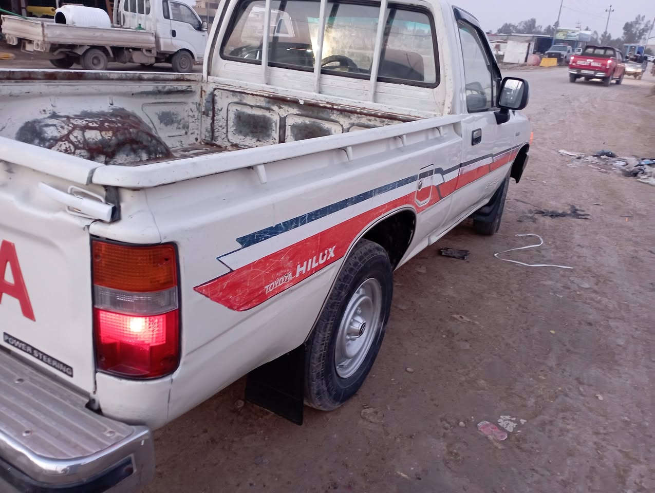 السلام عليكم للبيع بيكم موديل 1990 سنويه الغايت 2030 رقم واسط  سياره مكفوله كفاله علم كير شاصي  محرك حداديه تخم تاير جديد كهربايات كله شغاله المكان الديوانية السعر 60 وبيه مجال بصيط تصال على رقم ***********
