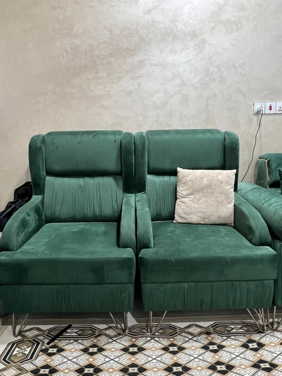 تخم استخدام نضيف كلش وجديد مع اربع كوشات وسيت طبلات ٣
السعر ٦٥٠ وبي مجال بالناصريه حي المنصوريه 
***********
