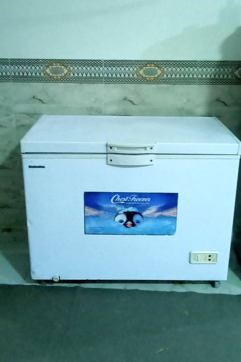 مجمدة نظيفة للبيع 150 الف للتواصل *********** متوفر واتساب
