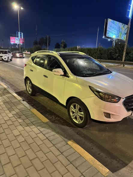 السلام عليكم 
توسان 2011 خليجي بانوراما
بيها جاملغين صبغ امامي وربع البنيد وبيها طخة بسيطة بجاملغ السايق 
كير مكينة ما ملعوب بيهن تبريد خير من الله 
مابيها اي نقوصات سيارة جاهزة 
السعر 126$
للتواصل 
*********** متوفر واتساب
