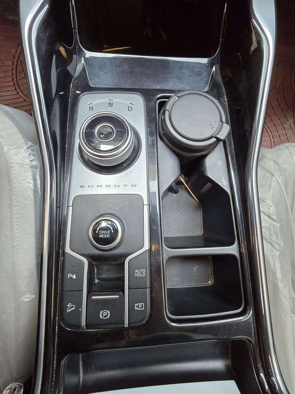السلام عليكم
سورنتو للبيع موديل2021
 خليجي رقم اربيل الجديد مكفوله كفاله عامه عدا بارد بخشم الجاملغ الامامي الايمن 
المواصفات 
بصمه تشغيل/ بصمه بيبان/ تشغيل عن بعد/ جنطه كهرباء /حساسات امامي خلفي/ جي بي اس/ كير ماوس/ شاحن لاسلكي للهواتف/ هند بريك بصمه/ شفتات استيرن / تحكم استيرن فول / نضام نزول منحدرات/ نضام مانع انزلاق/ كشنات كهربائيه اماميه وخلفيه/ 7 راكب / كير 8 نمر/ 6 سلندر 3500/ 
وباقي المواصفات معروفه السياره خير من الله 
مكان السياره نجف  
رقم الهاتف ***********
