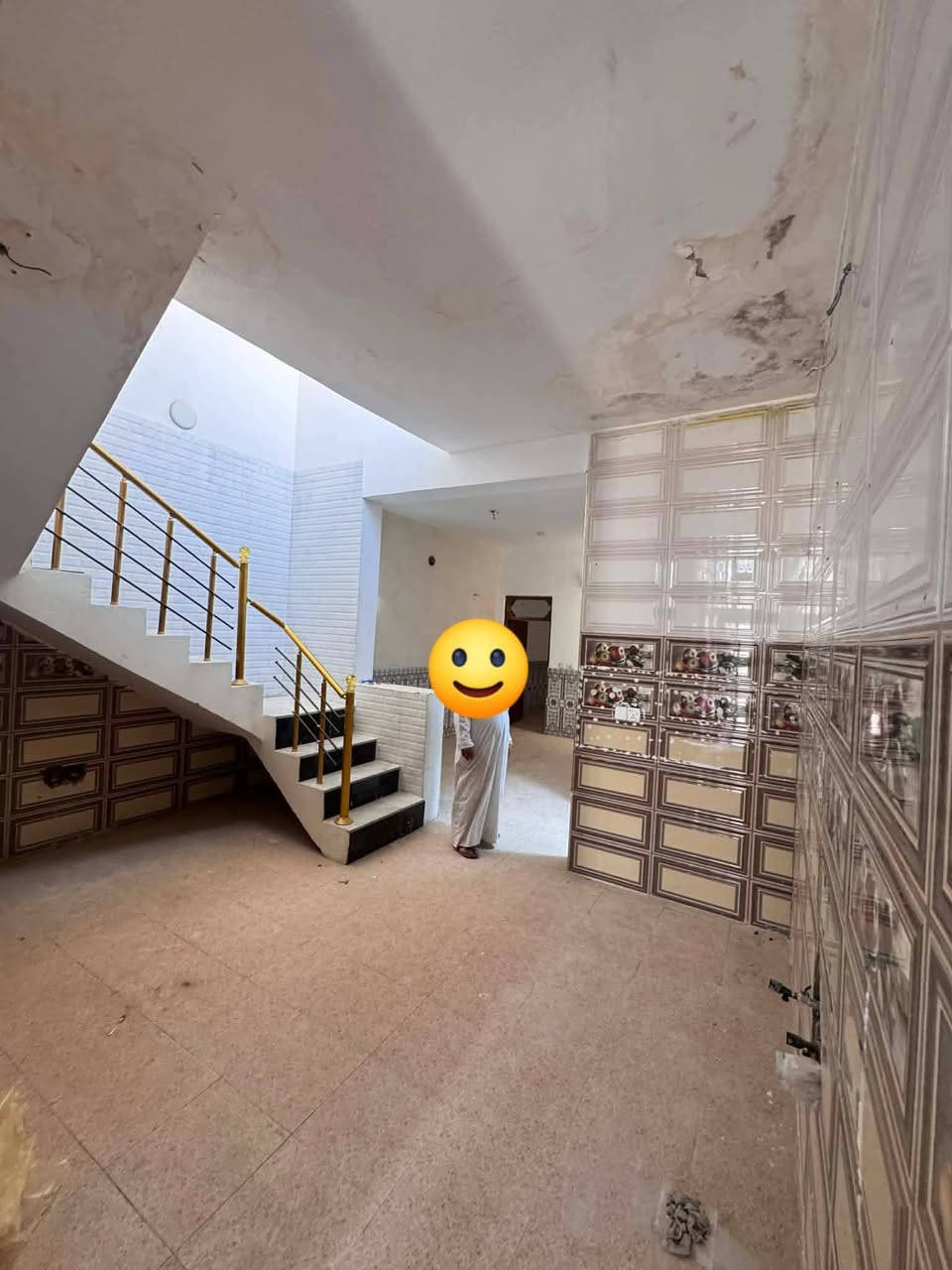 عندي بيت ايجار 100 متر طابق ونص شارع المجمعات مقابل مجمع البغدادي
غرفه وحده وصاله ومطبخ واستقبال وفوك غرفه وصاله بس سكفهم سندويش
سعر 250 قفل  الماي والكهرباء عليهم
للاتصال او مراسلة واتساب الفهد للعقار *********** #من #طرف #رنا

