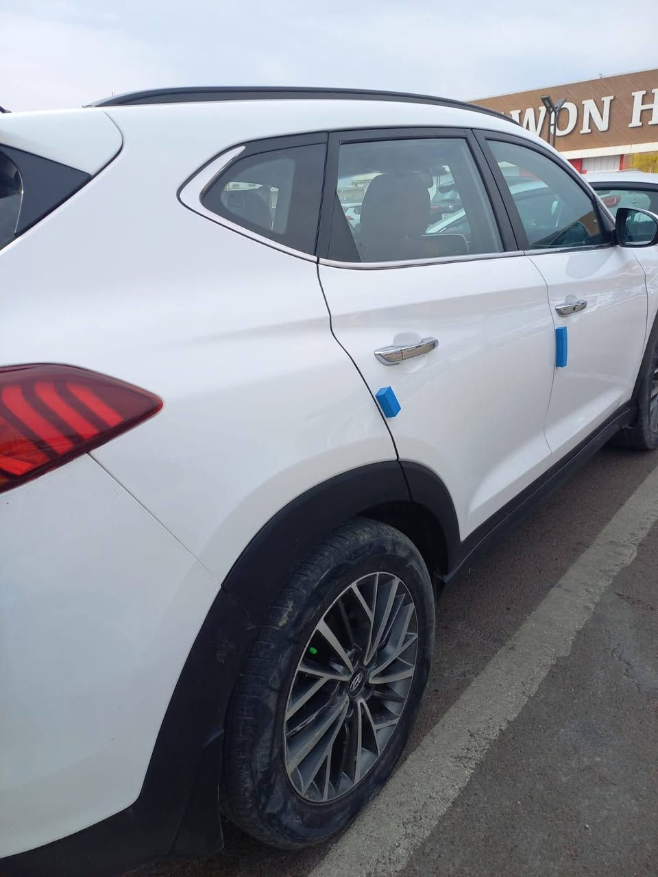 سلام عليكم
توسان 2019 الكاصد اصلي خليجي فول مواصفات بانوراما (( تبديل بنيد وجاملغ صبغ بدون دواخل شرط الفحص)) رقم بغداد النگليزي باسمي شخصيا ماشيه فقط 115 حقيقي ع ايدي
مواصفات 
بصمه ابواب +تشغيل 
كراسي عدد 2 كهرباء 
شاشه اصليه ابل كار بلي 
لد نهاري 
حساس امامي +خلفي 
شاحن واير ليس 
شاشه اعطال 
تحكمات فول 
تغير وضعيات قياده 
وبعد اهواي مواصفات 
مكانها بغداد الكرخ 
السعر 180 وبيها مجال بسيط
الاستفسار***********
