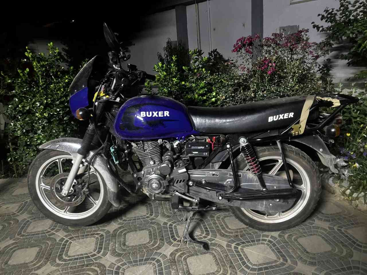 للبيع دراجة BUXER
محرك 200cc تبريد هوائي
قير عادي 5 غيارات
فرامل دسك أمامي
جنطات سبورت ألمنيوم
مساعدات خلفية مزدوجة
اقتصادية بالبنزين وصوتها مرتب 🔥
الدراجة شغالة ما تشتكي من شي والاستعمال 0783 934 0079

للمهتم خاص 📩
