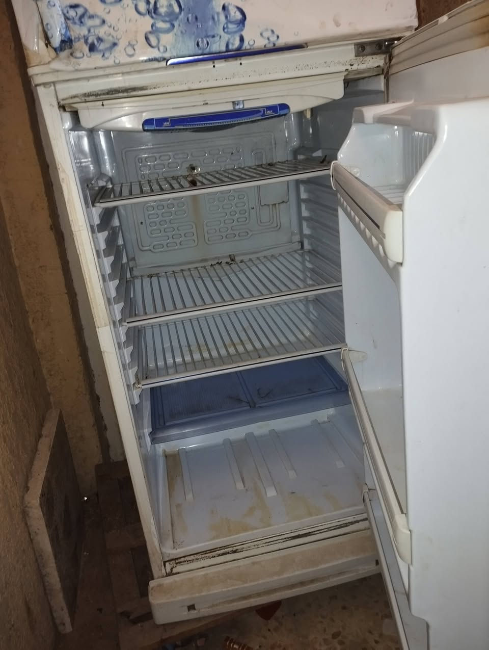 السلام عليم ثلاجه نوع كون كورد للبيع السعر 50 قفل شغاله الاتصال  ***********
