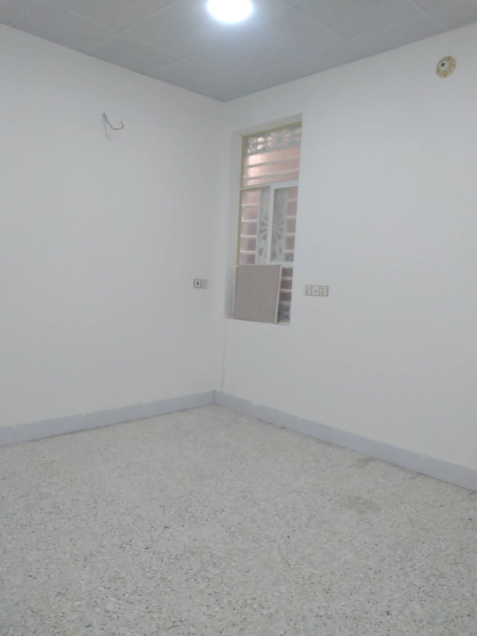 بيت للبيع  100 متر طابق واحد حي النداء منطقة ال53 قرب شارع 60 مجمع قنبر خلف إنشائية جابر الخفاجي يبعد مسافة  100 متر عن الشارع الرئيسي التبليط المحتويات/ غرفة و مطبخ  و صالة واستقبال ومكشوفة و حمامات2 داخل و خارج 
موبايل/ ***********
1/المساحه 5*20
2/اساس وسقف صب كونكريت 
3/طابوق نهروان 
4/حدادية درجة أولى 
5/جدران سيراميك+الواح بورسلين
6/ارضية كاشي سليمانية 40*40
7/درج بورسلين+ محجر تركي
8/تطبيك سطح اشتايكر
