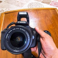 كانون 1200 • عدسة أصلية • ملحقات كاملة