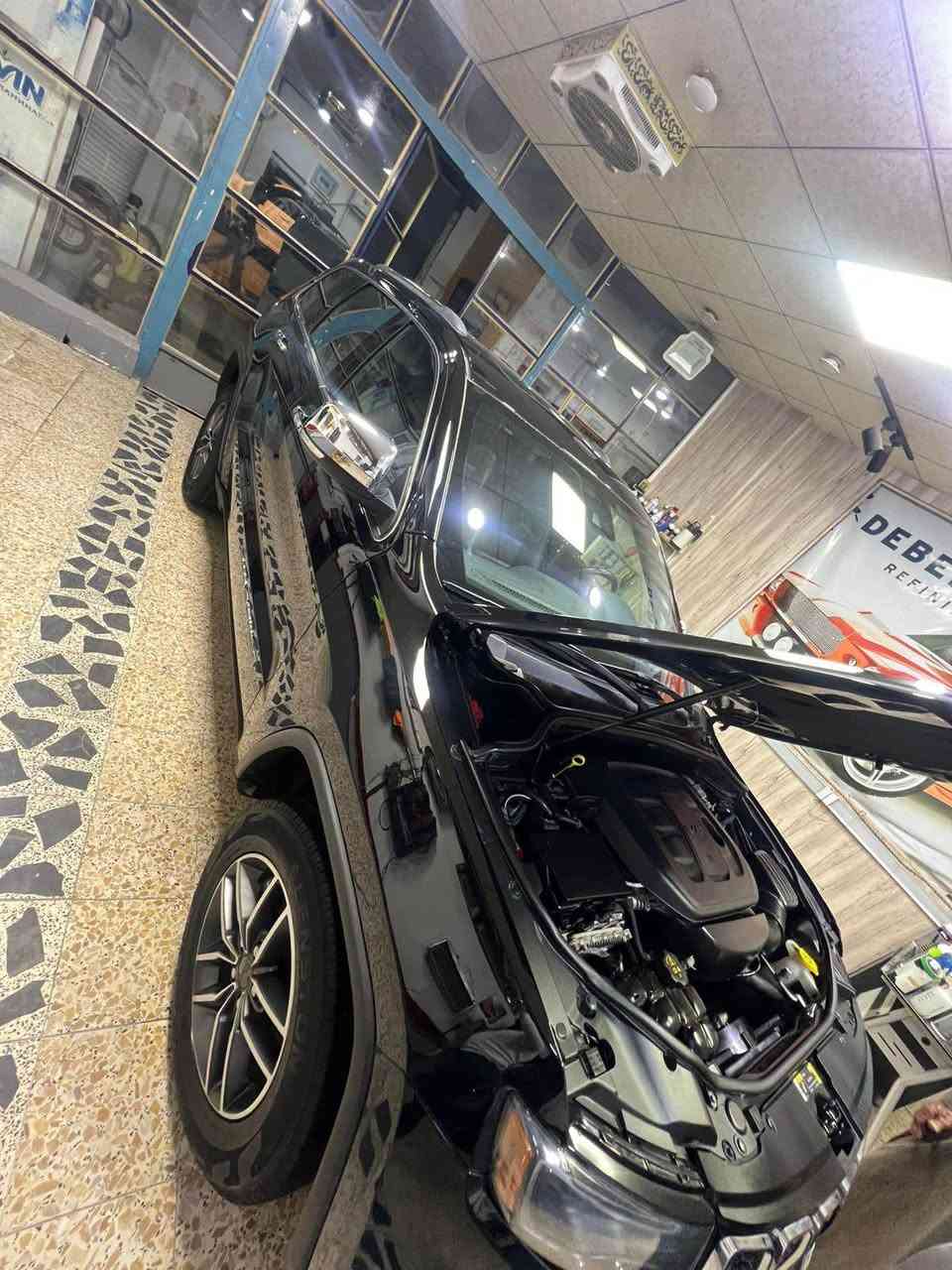 السلام عليكم 🫡 
جيب 2021 لمتدد فول الفول شنو ابالك بيهه رادرارات صقف بنوراما كشنات جلد شاشه جبيره  تحديد مسار السياره جديده ب معنه الكلمه  رقم اربيل ماشيه61 ميل 
الحادث كلش حلو دعاميه خلفيه مبدله فقط اصليه نفس الون  اخوان السعر 275 ومجالهه بسيط لشراي ونا ب خدمه 
         *********** البصرة, العراق
