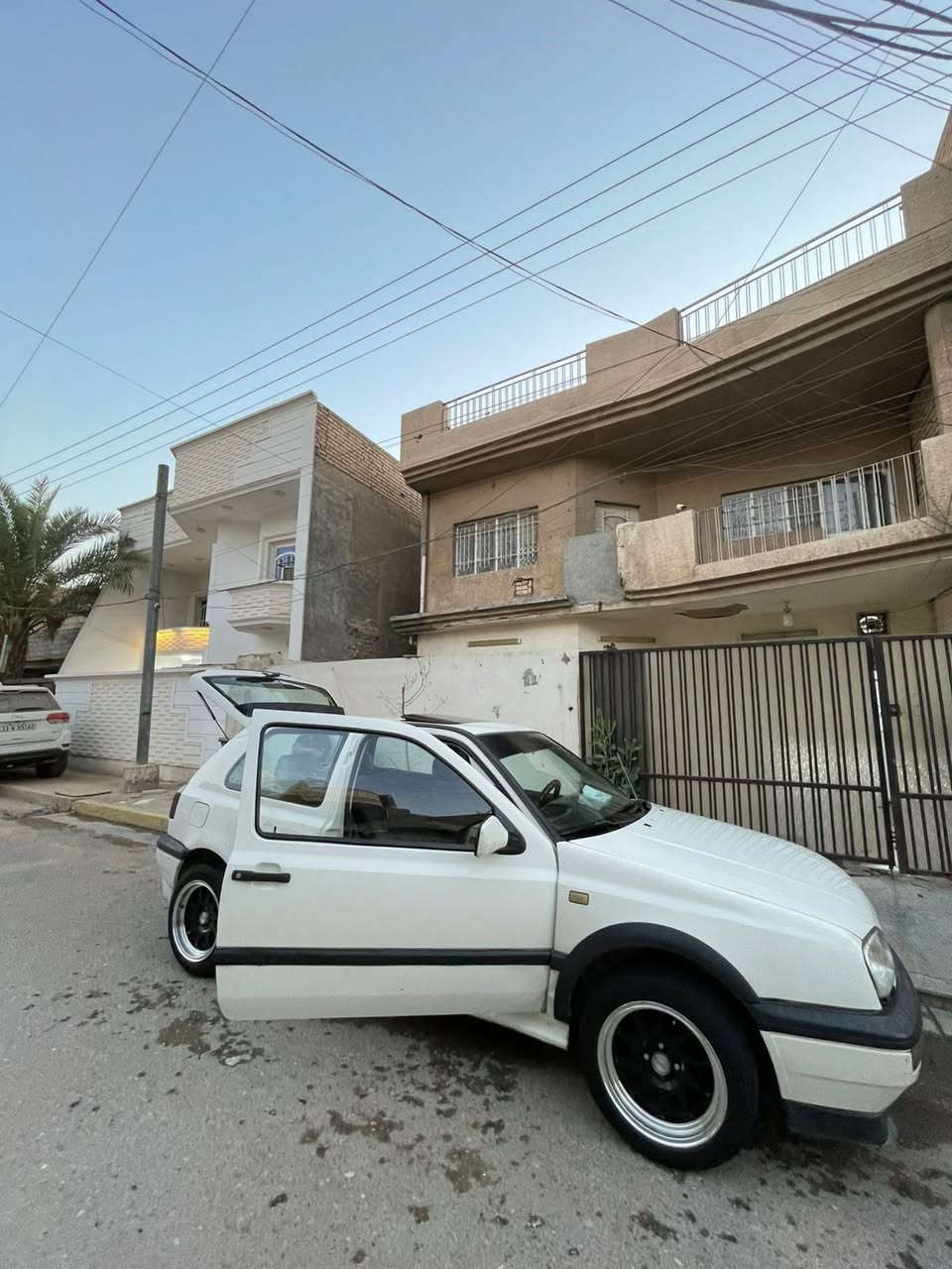 سلام عليكم كولف موديل ٩٤ نظام أوربي كير عادي  مكانه السيديه تقاطع الدوريش سعره  ٣٨ رقم موبايل ***********
