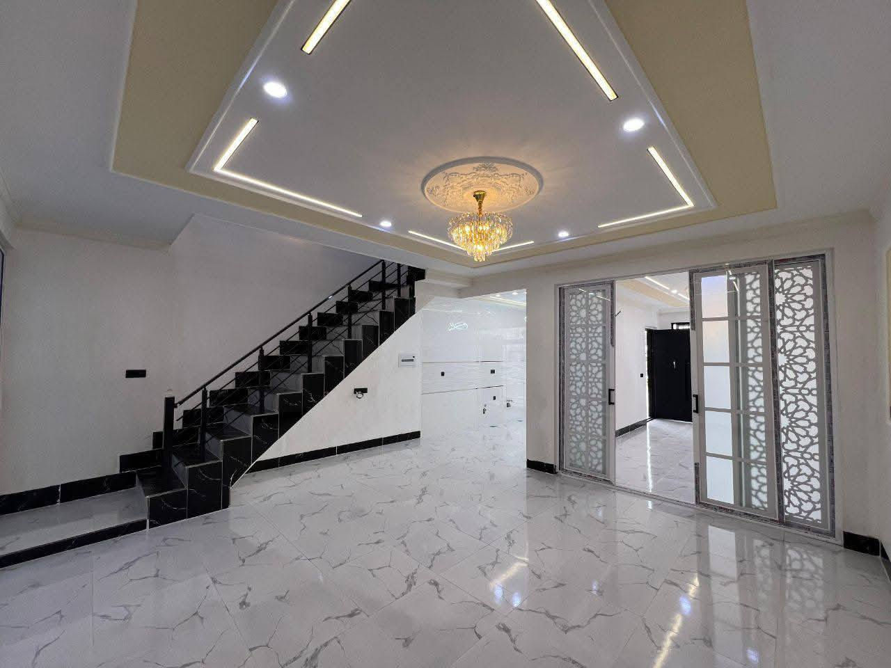 #دارللبيع حي فرمانبران مقابل حديقه 

#المساحة  125 متر  فلات  مقابل حديقه 

#يتكون من ٤ غرف و ٢هول و استقبال   ٢مطبخ و ٤صحيات 

#طابو  يسجل مباشر باسم كل عراقي 

#السعر ١٠ دفتر و ٢٠ ورقه و مجال 

#للاستفسار https://t.me/aqaratalshmal
***********
***********
