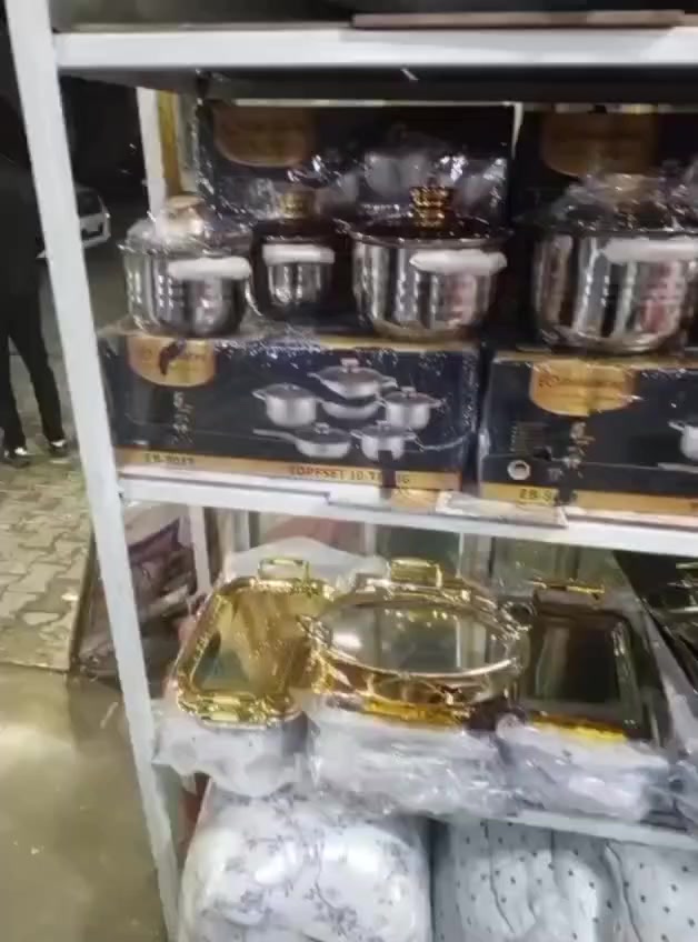 ✨ أطقم قدور ستيل (Engleberg / New Berg) العصرية ✨
​جددي مطبخك بأرقى وأقوى أطقم الستيل المقاوم للصدأ، بتصميم "دكدكة" مميز وجودة ممتازة للاستخدام اليومي. متوفرة الآن بأسعار تنافسية:
​📦 العروض والأسعار:
​الطقم الملكي (5 قطع):
​المكونات: 4 قدور بأحجام مختلفة + طاوة ستيل.
​السعر: 55,000 دينار فقط.
​الطقم العائلي (4 قطع):
​المكونات: 4 قدور بأحجام متنوعة.
​السعر: 45,000 دينار فقط.
​الطقم الاقتصادي (3 قطع):
​المكونات: 3 قدور عملية.
​السعر: 40,000 دينار فقط.
​🌟 لماذا تختارين ماركة Engleberg / New Berg؟
​✅ ستانلس ستيل أصلي: يحافظ على لمعانه ولا يتفاعل مع الطعام.
✅ توزيع حراري ممتاز: لقاعدة تضمن نضج الأكل بالتساوي.
✅ تصميم أنيق: يضيف لمسة فخامة لمطبخك وسفرتك.
✅ سهولة التنظيف: متوافق مع غسالات الصحون.
​📍 العنوان: الخالص - شويخيرات الحديقة - قرب صالون الريماس.
​🚚 خدمة التوصيل متوفرة:
​داخل الخالص: 1,000 دينار فقط
​المناطق المجاورة: 2,000 دينار
​القرى: 3,000 دينار


**إذا كنت صاحب هذا الإعلان وتريد حذفه لأي سبب، رجاءا أرسل رسالة إلى الدعم الفني**