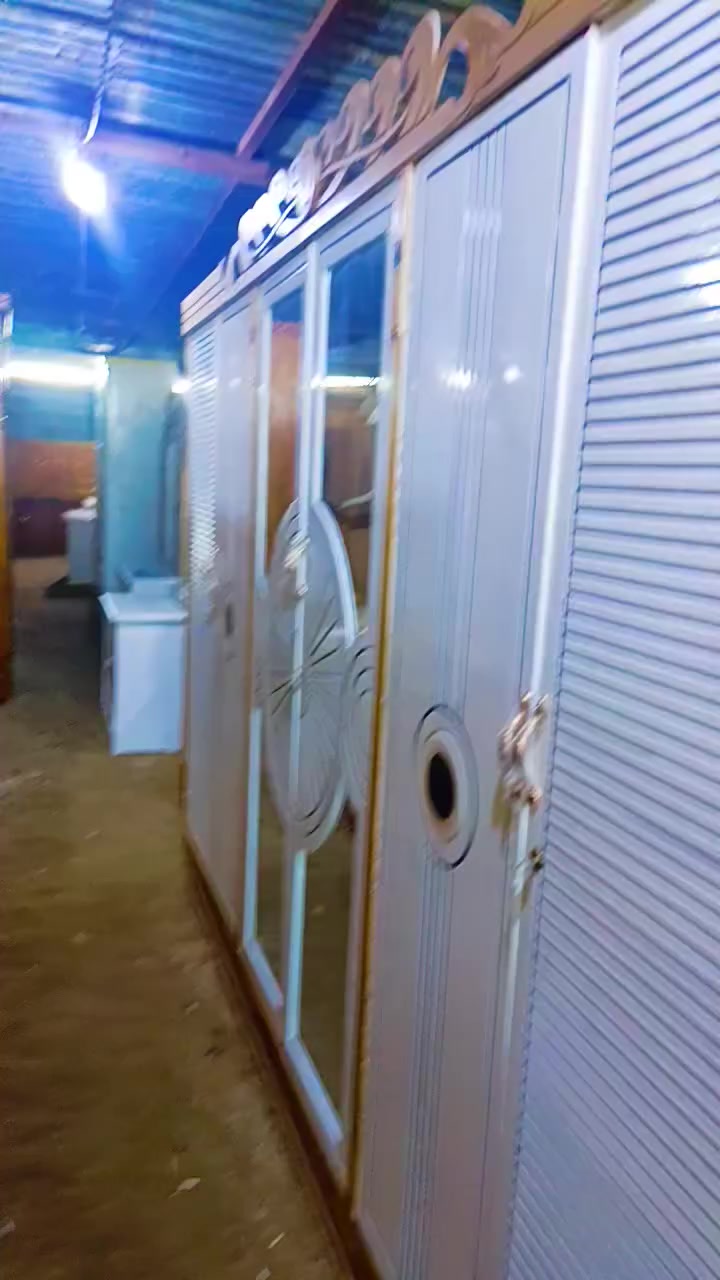 يوجد لدينا مواد منزليه في معرض ومزاد البركه العنوان كاطون الرازي شارع الحولي مقابيل الجملونات ***********
